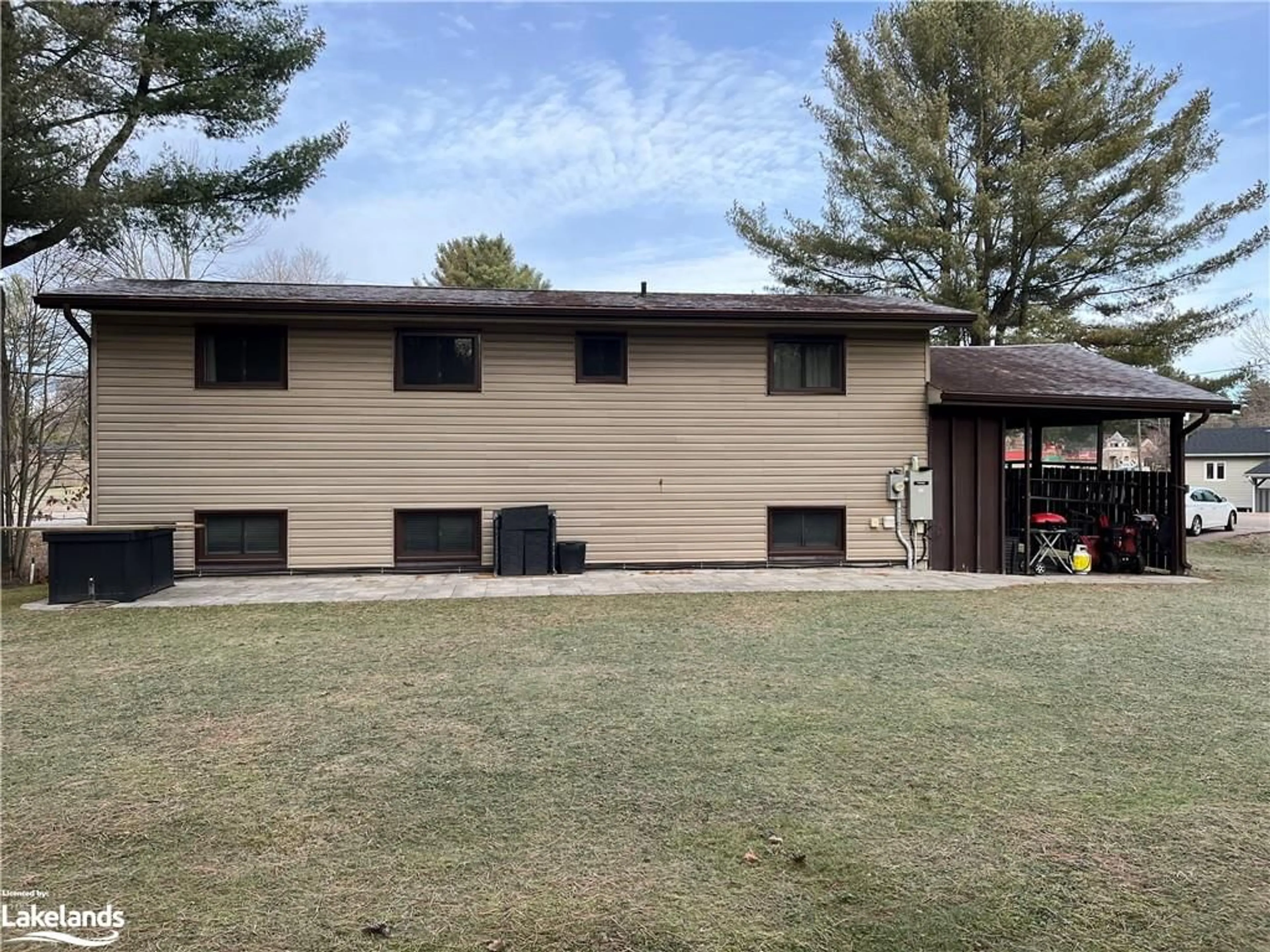 Frontside or backside of a home, the front or back of building for 190 Taylor Rd, Bracebridge Ontario P1L 1J9