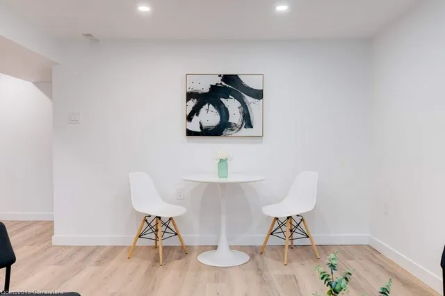 Additional property image - 5470 Randolph Cres