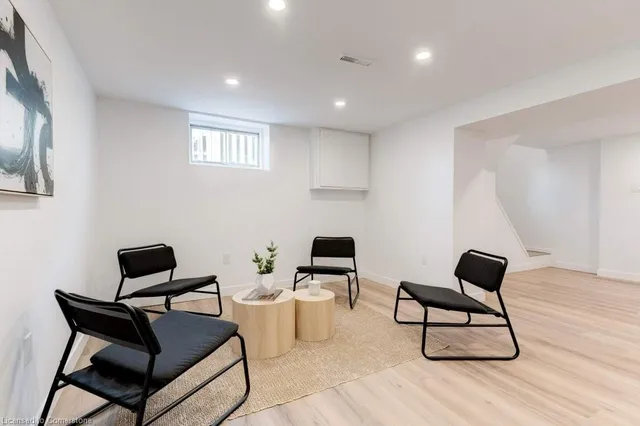 Additional property image - 5470 Randolph Cres