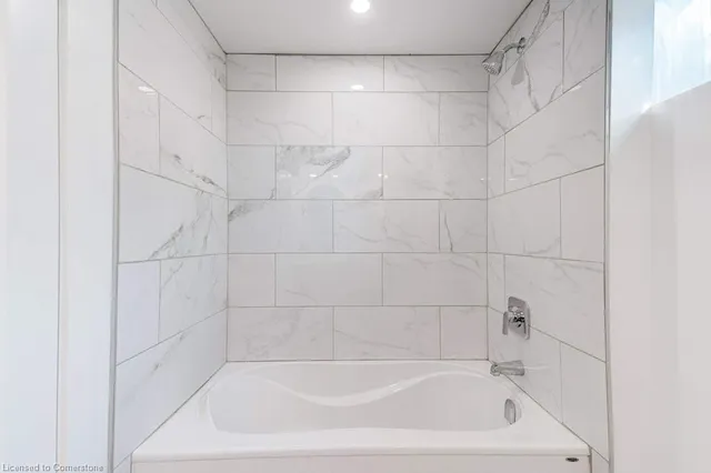 Additional property image - 5470 Randolph Cres