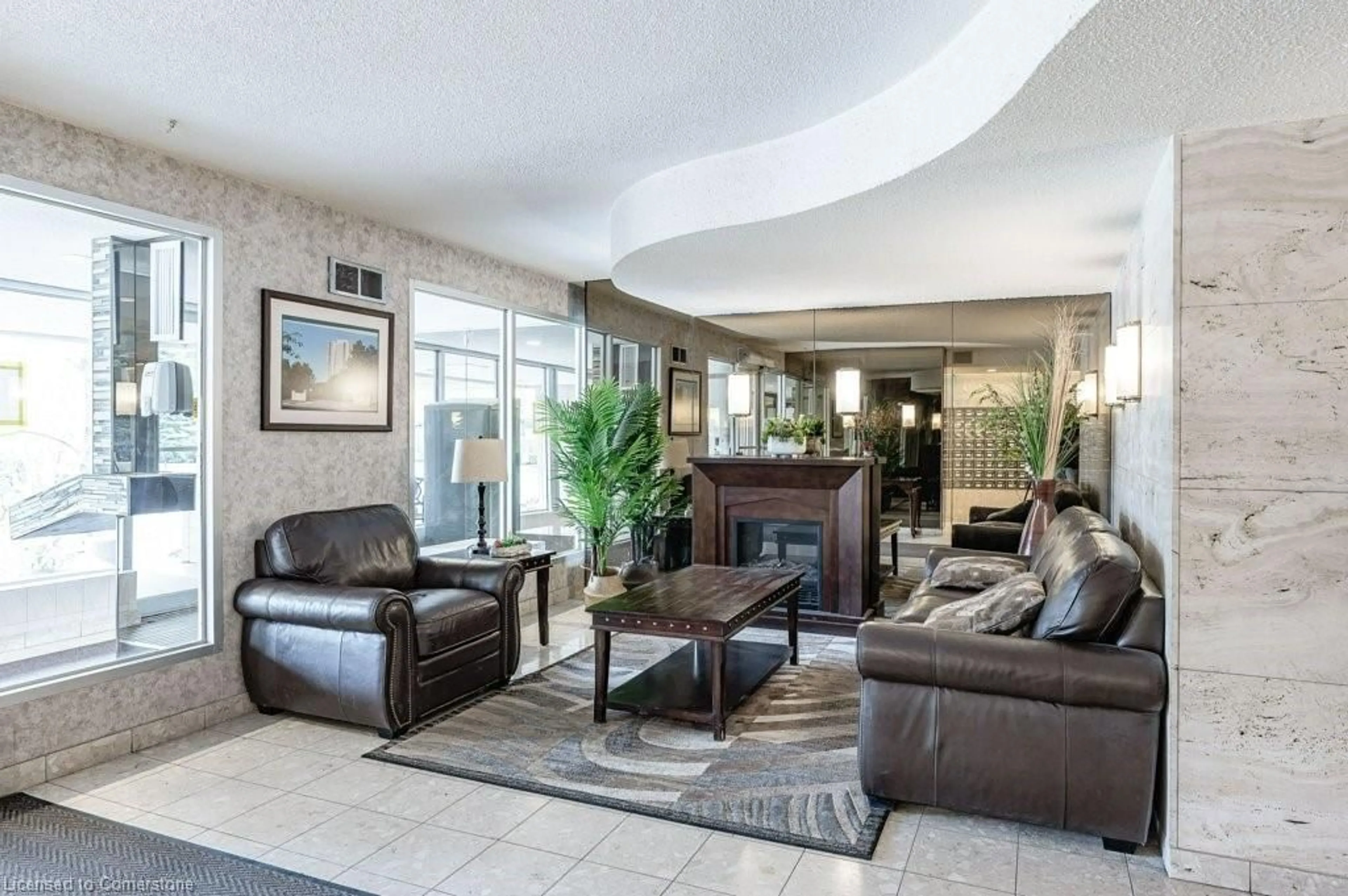 Indoor lobby, carpet floors for 3100 Kirwin Ave #2102, Mississauga Ontario L5A 3S6