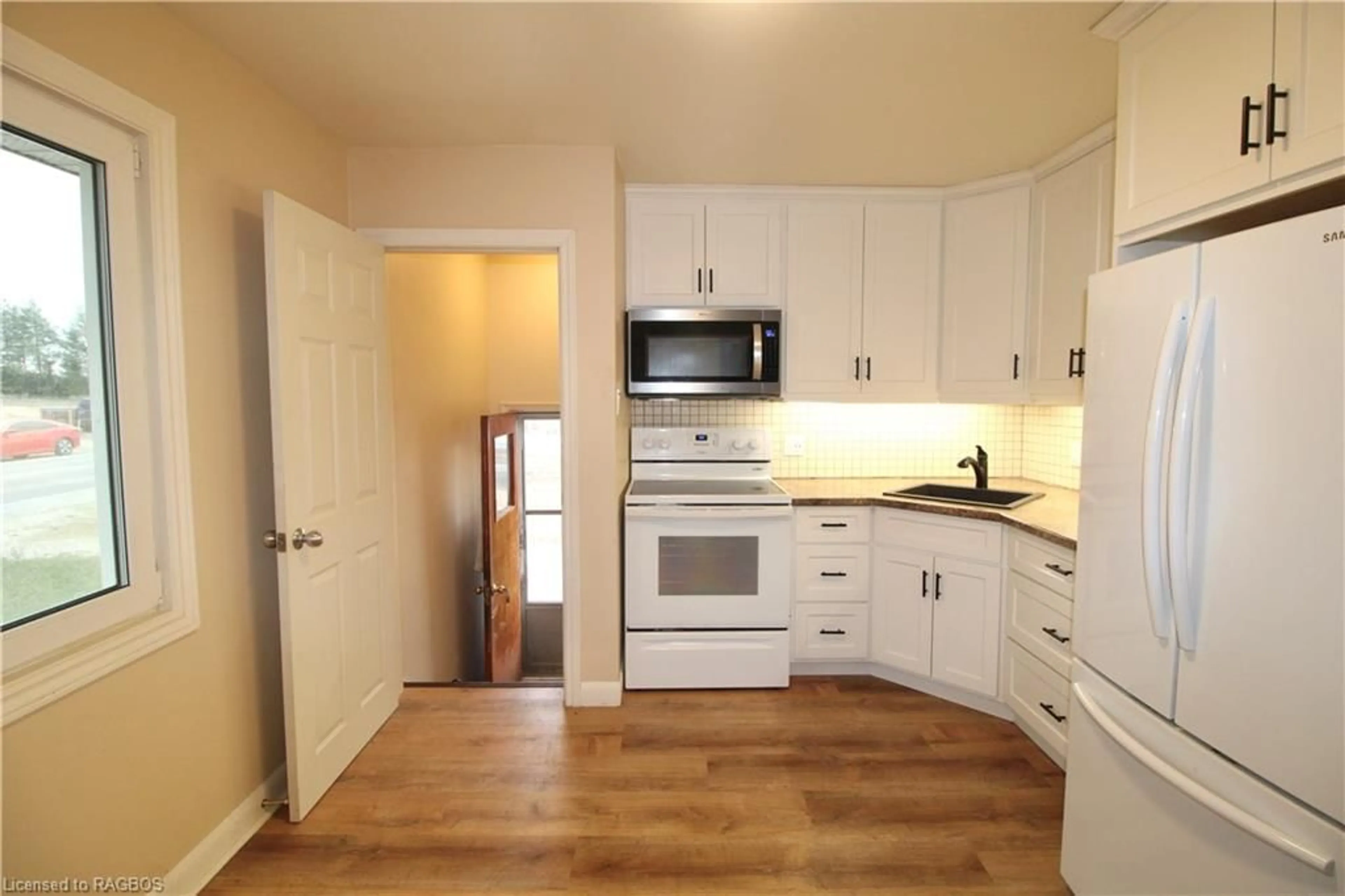 Standard kitchen, wood floors, cottage for 854 Grey Road 28, Hanover Ontario N4N 3B8