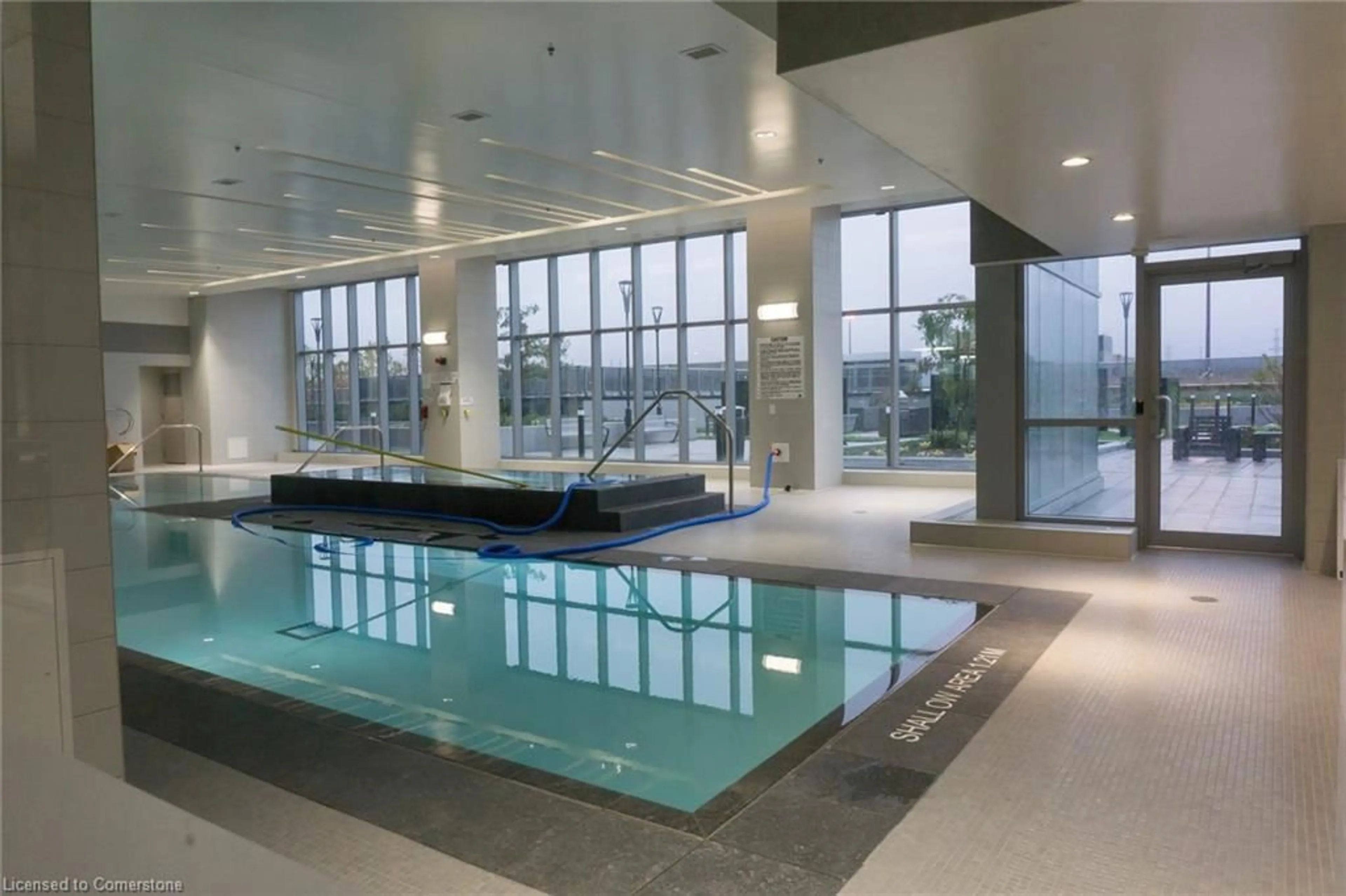 Indoor or outdoor pool for 2087 Fairview St #1509, Burlington Ontario L7R 0E5