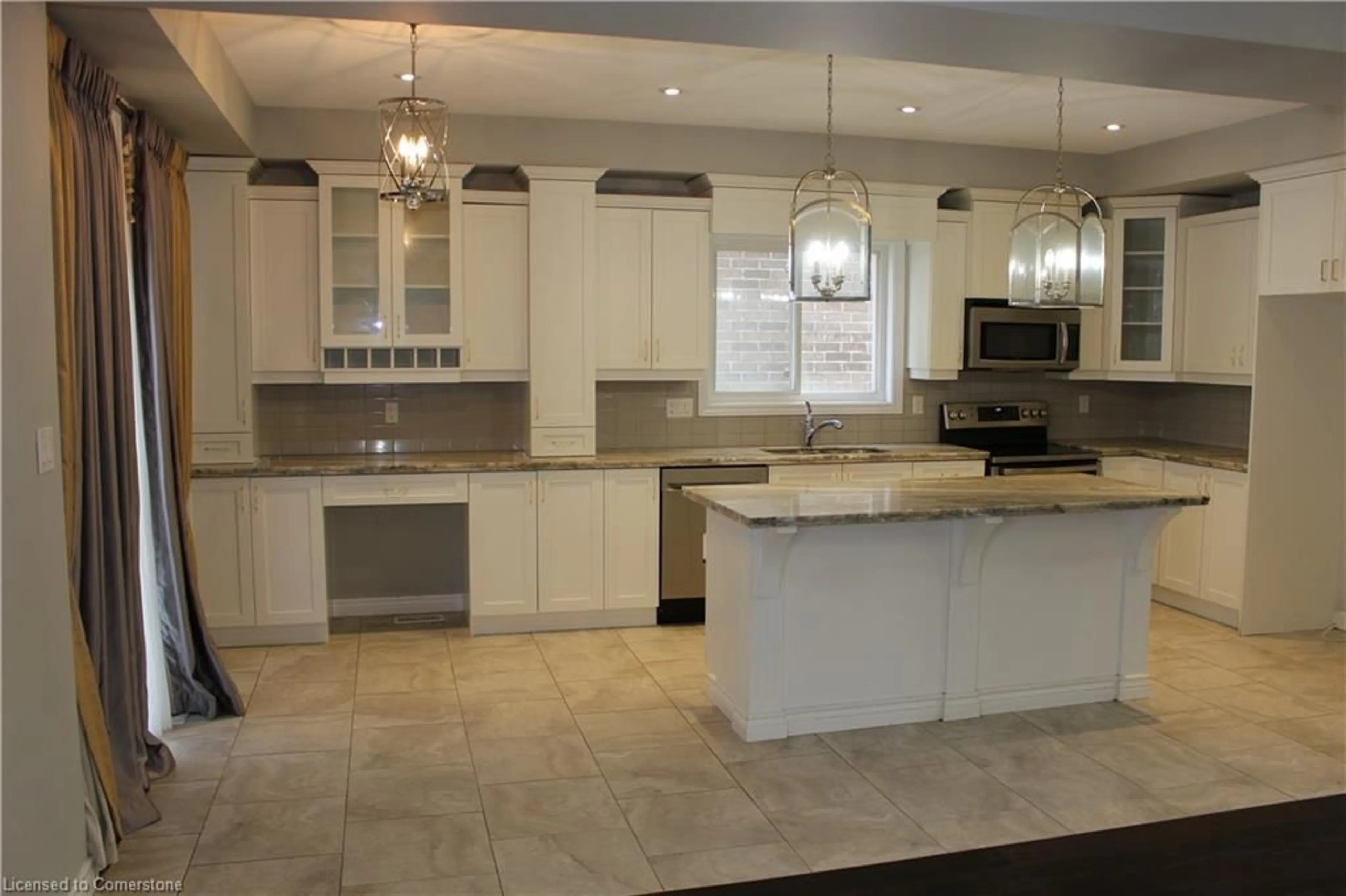 Open concept kitchen for 250 Nashville Cir, Hamilton Ontario L8G 5H4