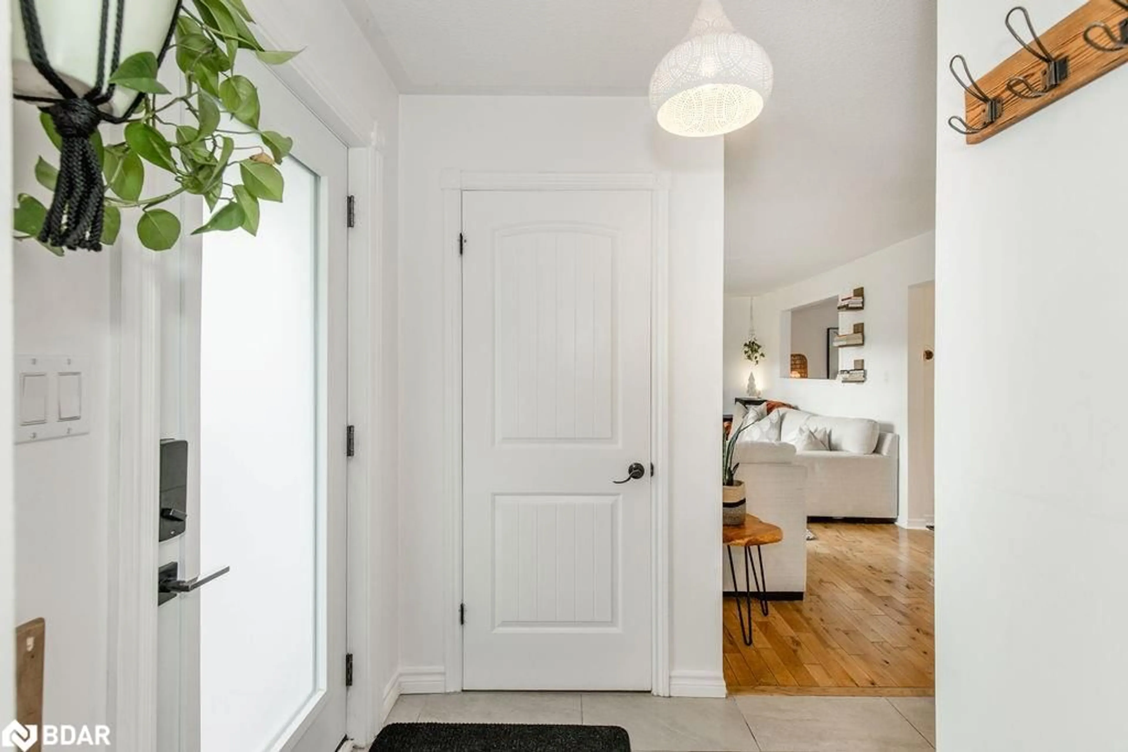 Indoor entryway, wood floors for 1309 St Vincent St, Midhurst Ontario L9X 0P7