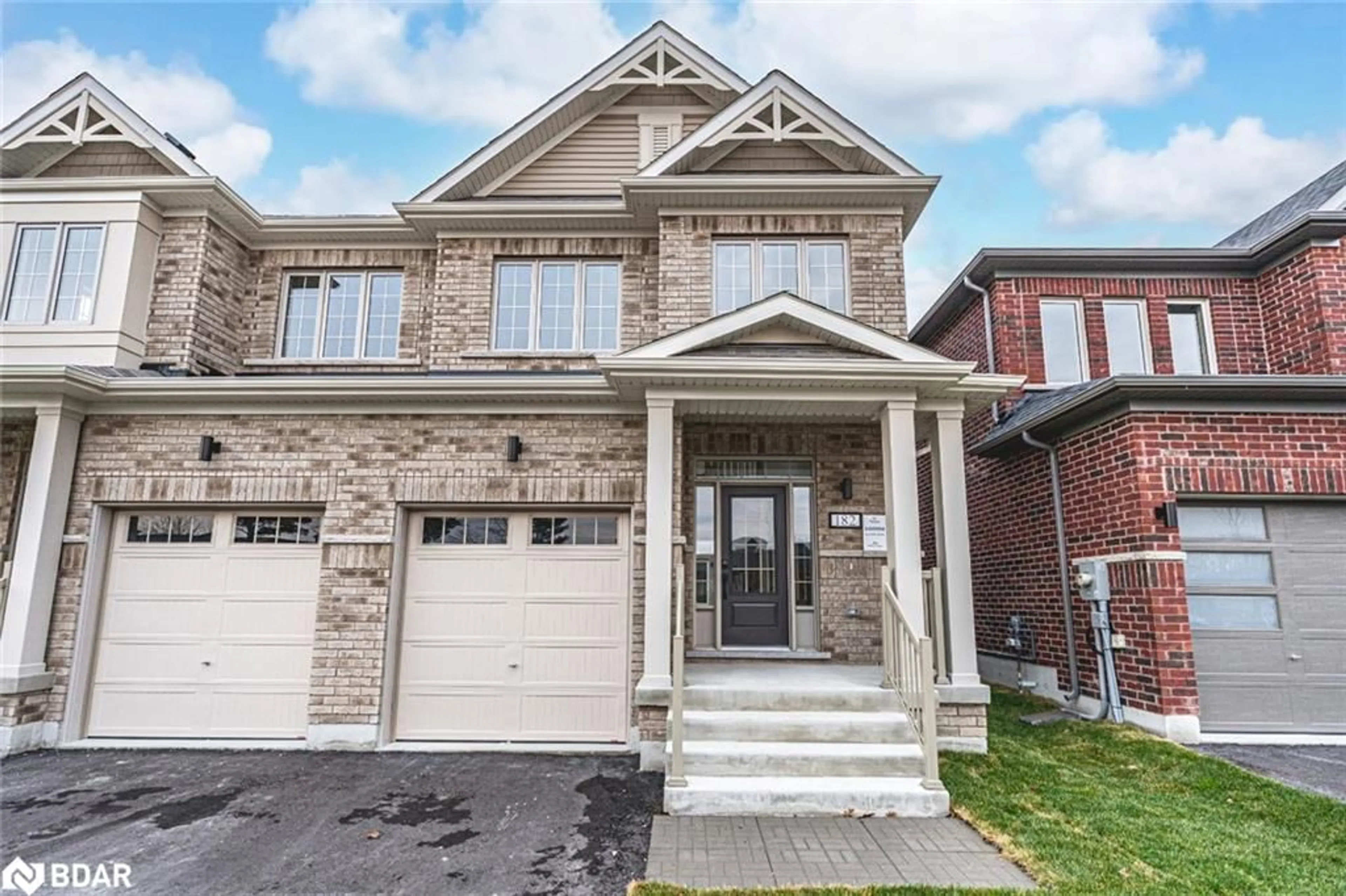 Home with brick exterior material for 182 Durham Ave, Barrie Ontario L9J 0Z4