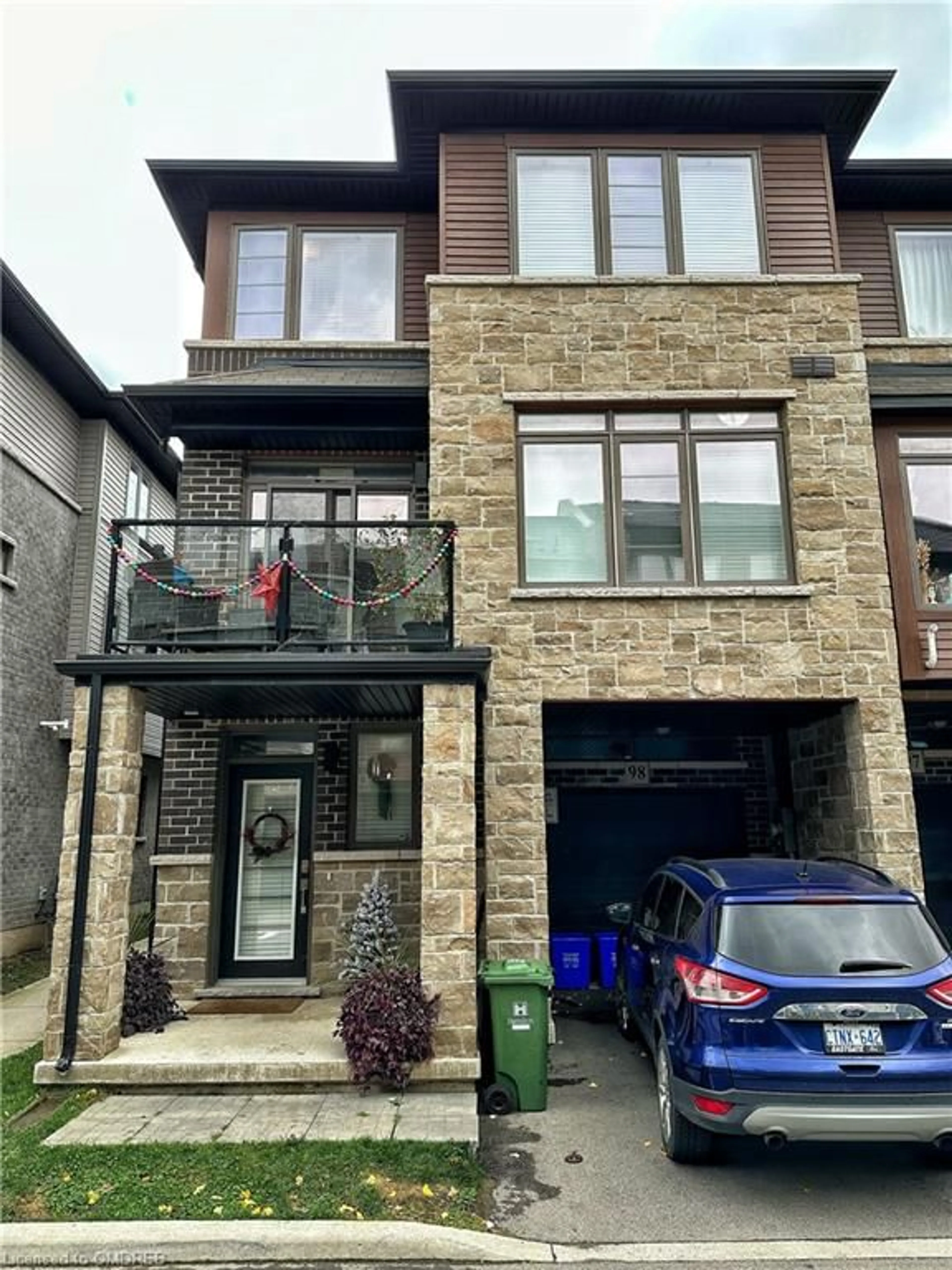 A pic from exterior of the house or condo, the front or back of building for 30 Times Square Blvd #98, Hamilton Ontario L8J 0M1