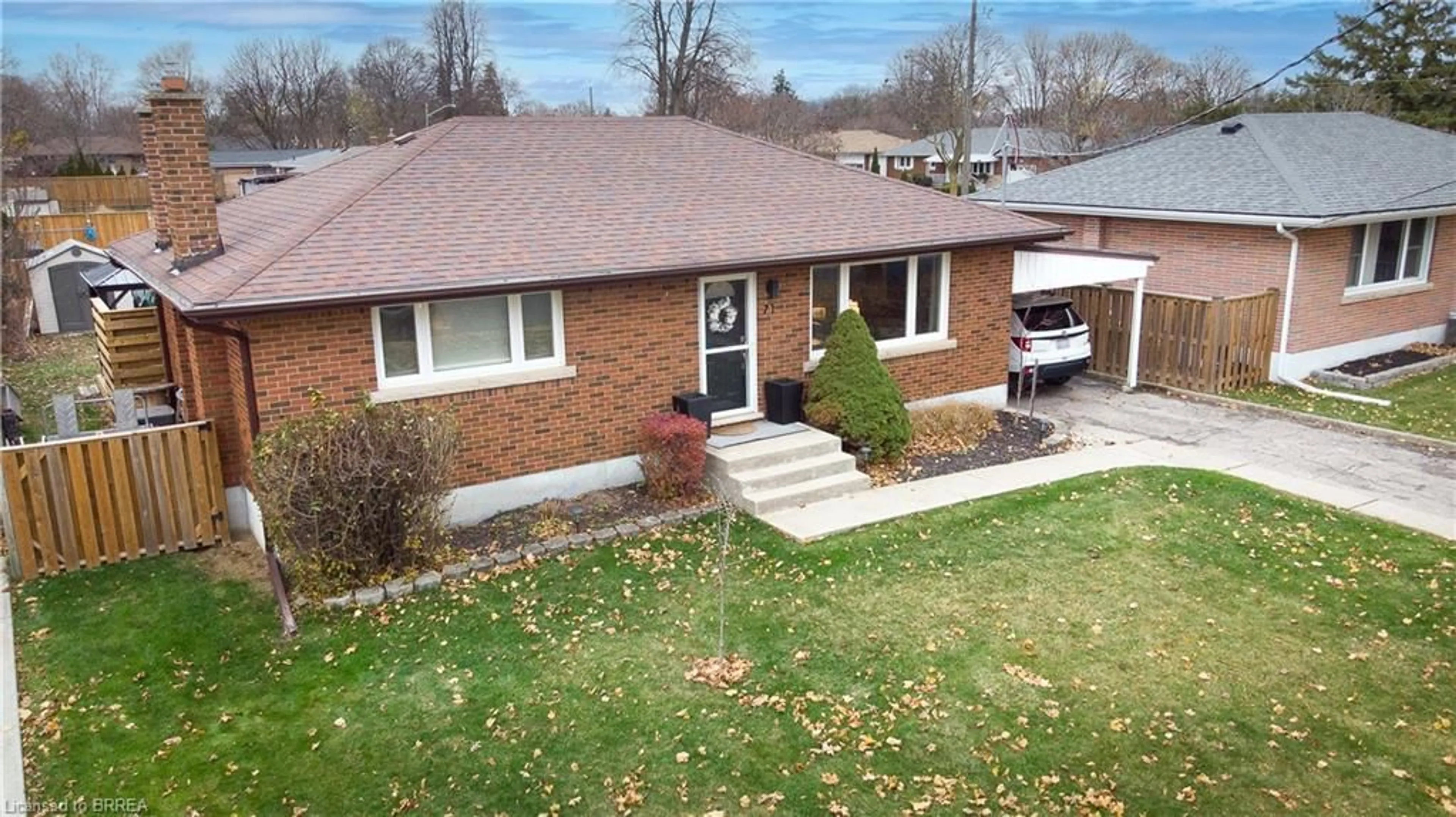 Home with brick exterior material for 71 Norman St, Brantford Ontario N3R 2Y3