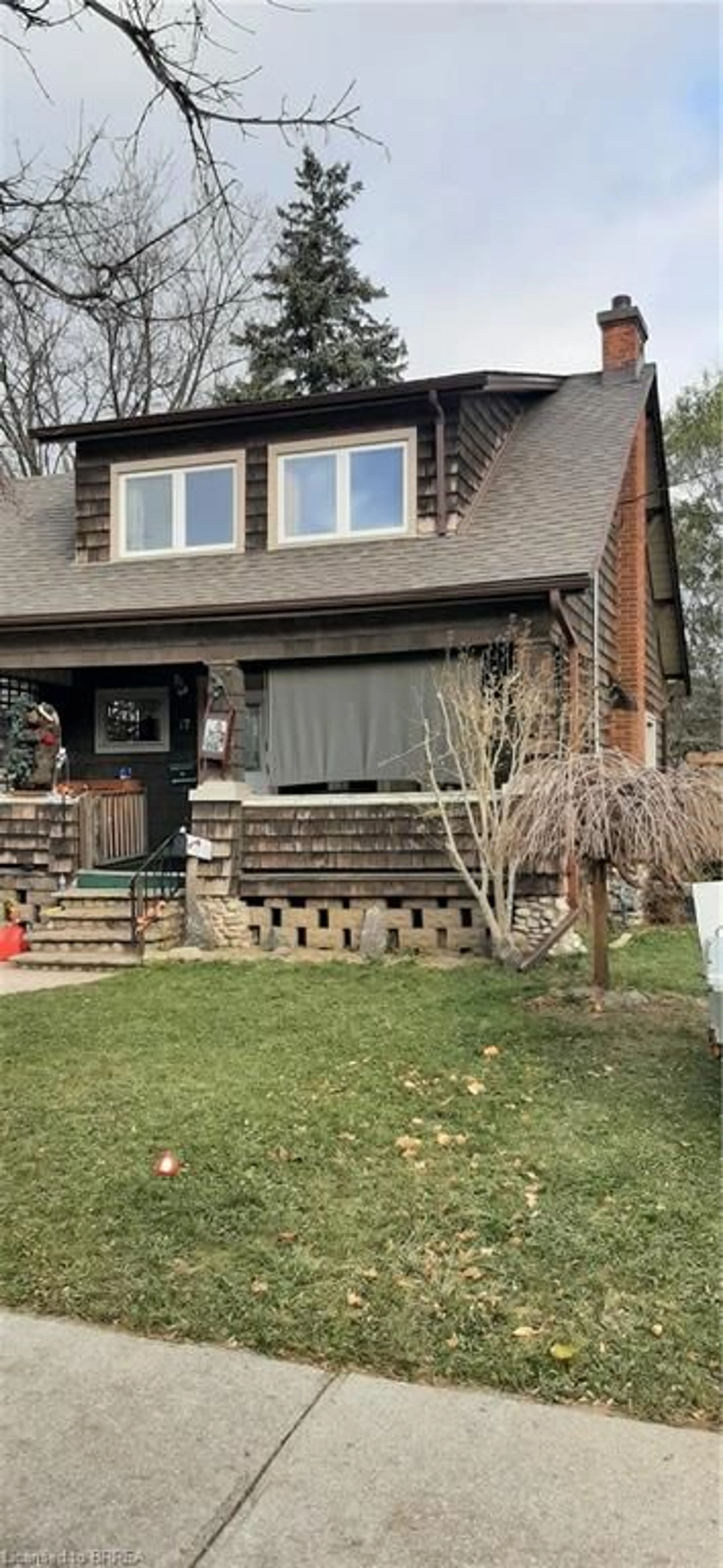 Frontside or backside of a home, cottage for 17 Forest Rd, Brantford Ontario N3S 6V9