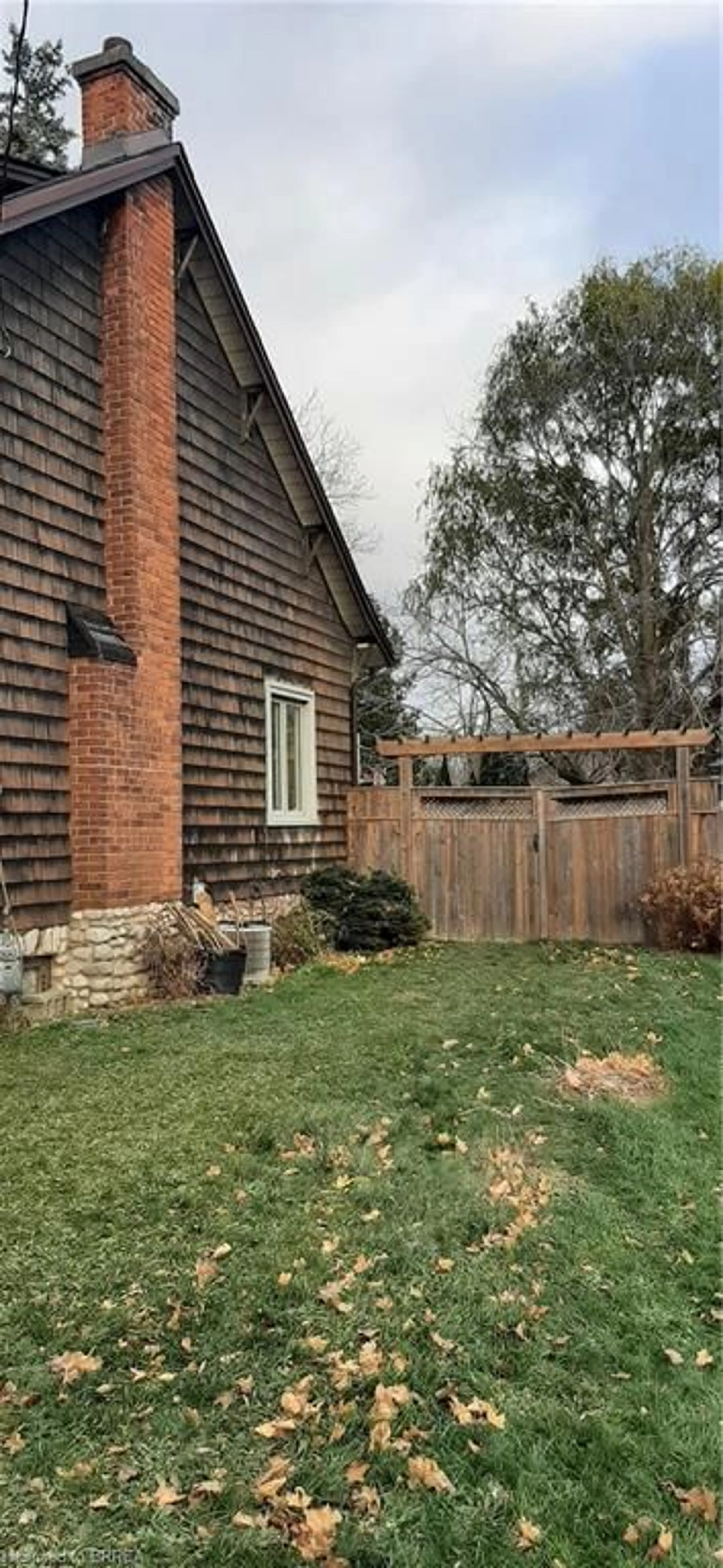 Frontside or backside of a home, the fenced backyard for 17 Forest Rd, Brantford Ontario N3S 6V9