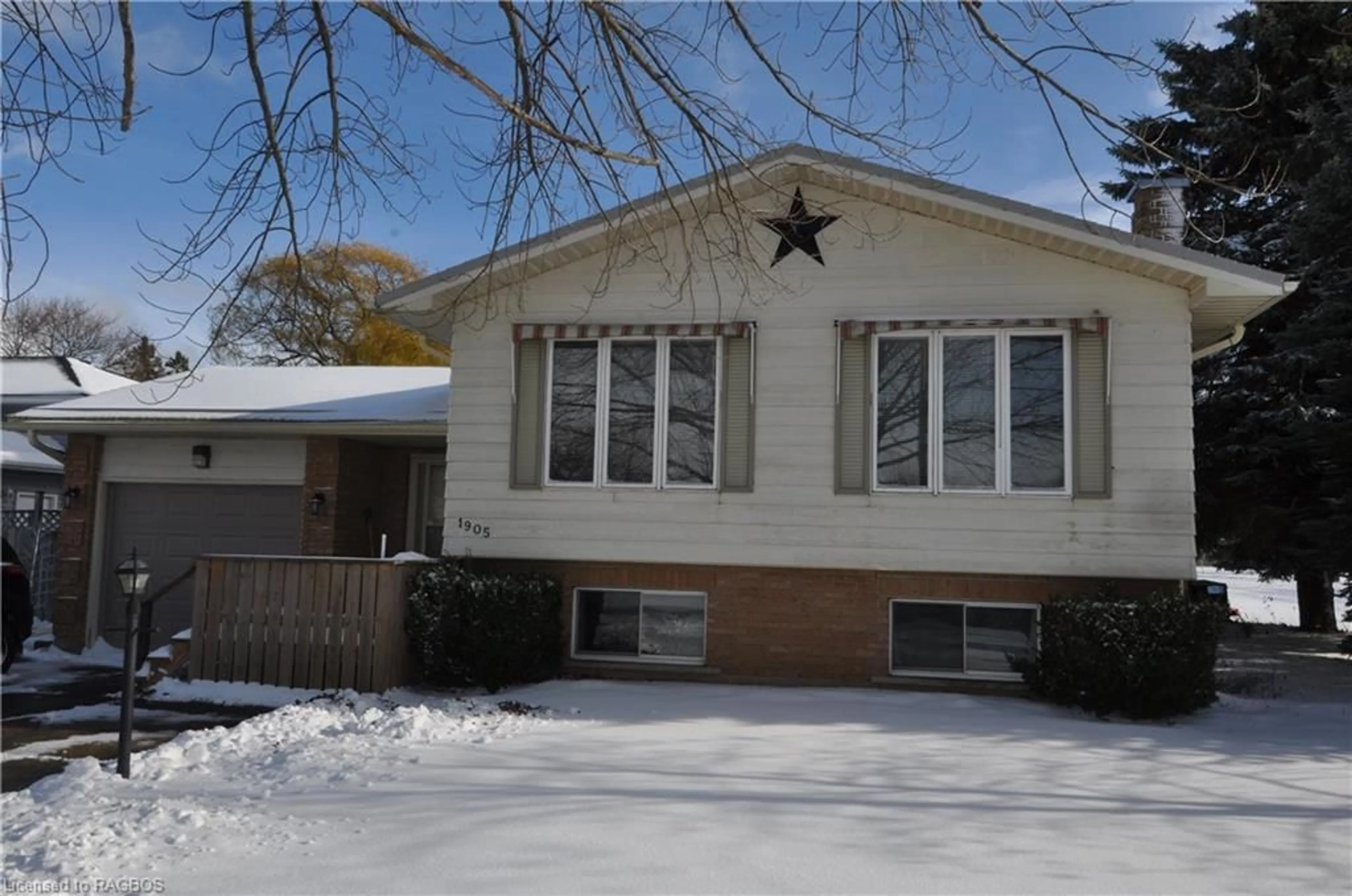 Frontside or backside of a home, cottage for 1905 8th Ave, Owen Sound Ontario N4K 3C4