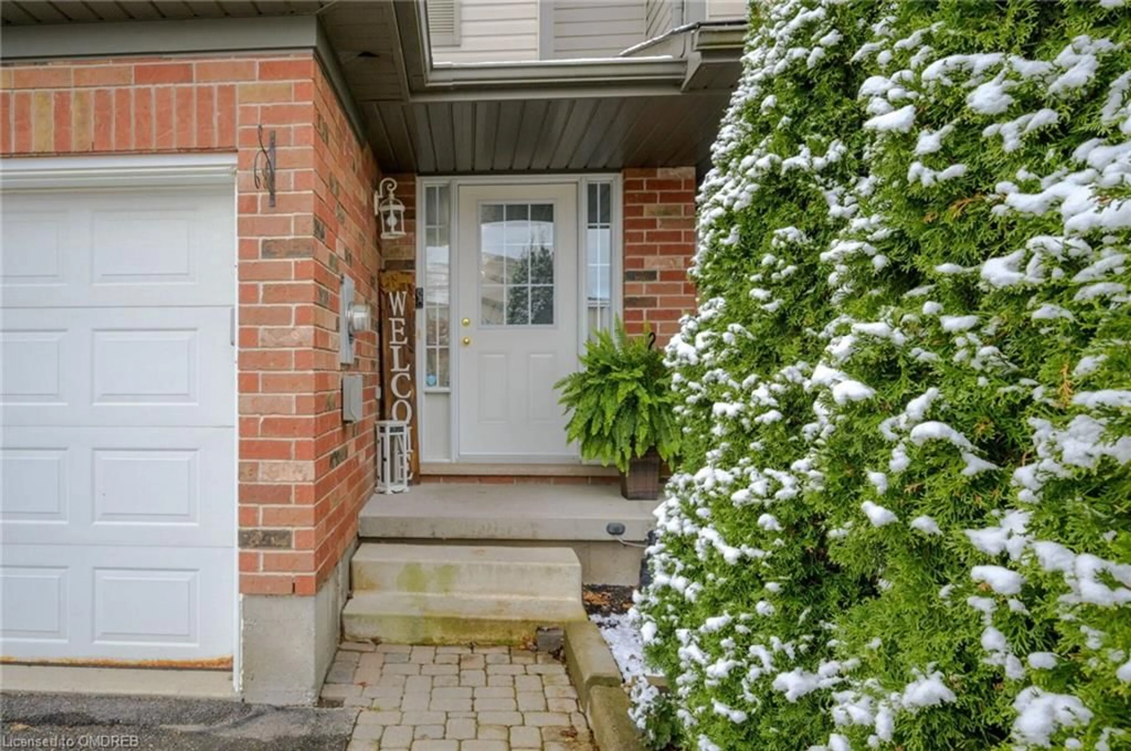 Indoor entryway, wood floors for 94 Rochefort St, Kitchener Ontario N2R 1V6