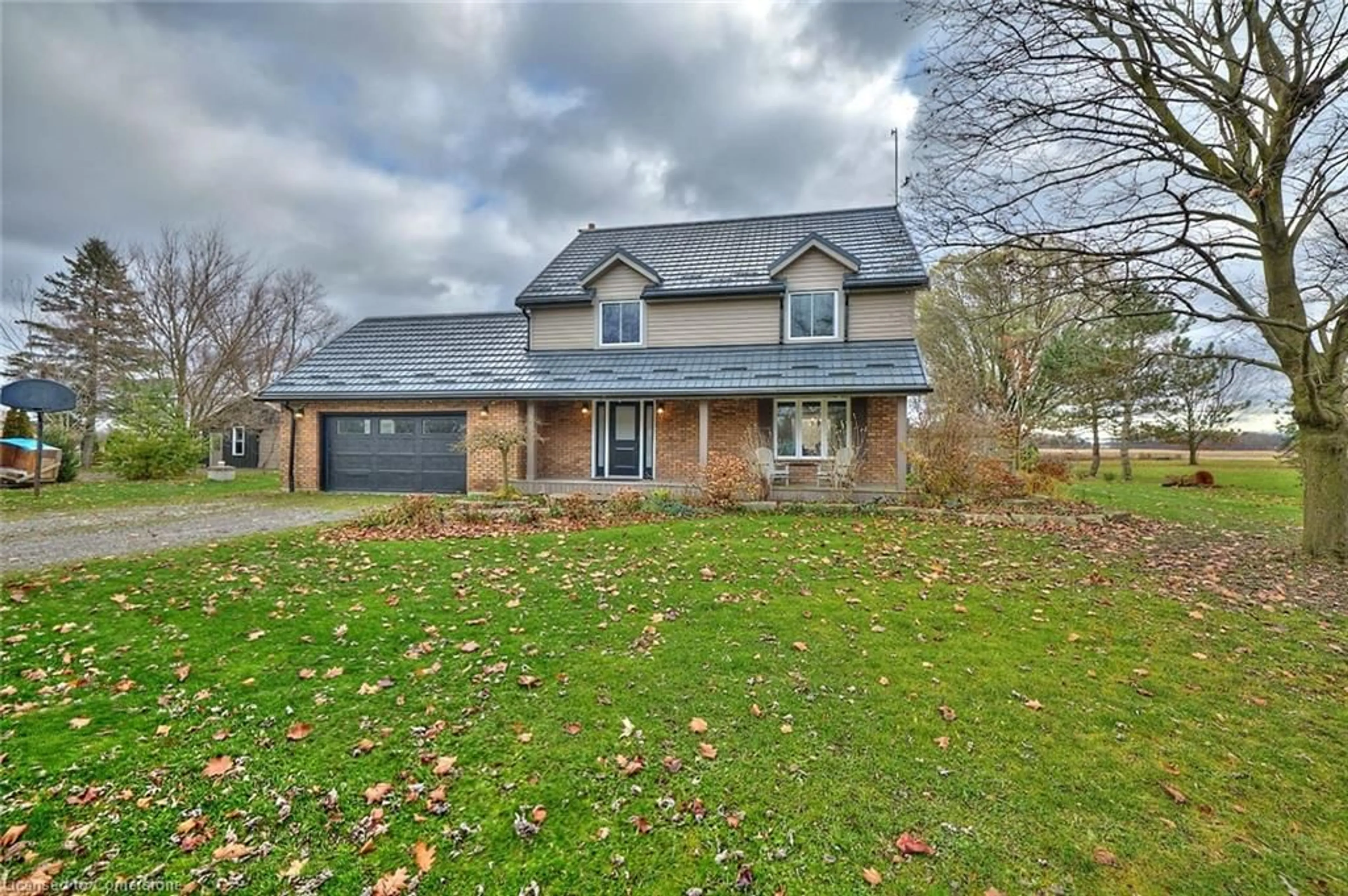 Frontside or backside of a home, cottage for 904 Robinson Rd, Dunnville Ontario N1A 2W1