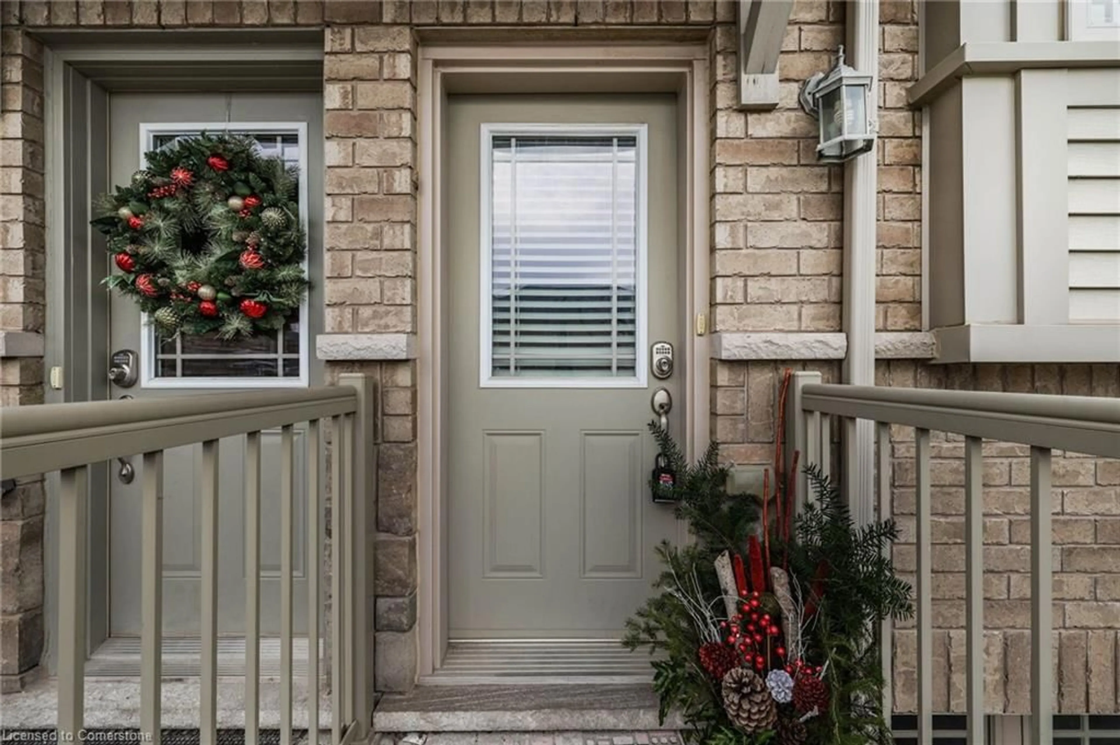 Indoor entryway, wood floors for 27 Edenrock Dr, Hamilton Ontario L8E 0G6