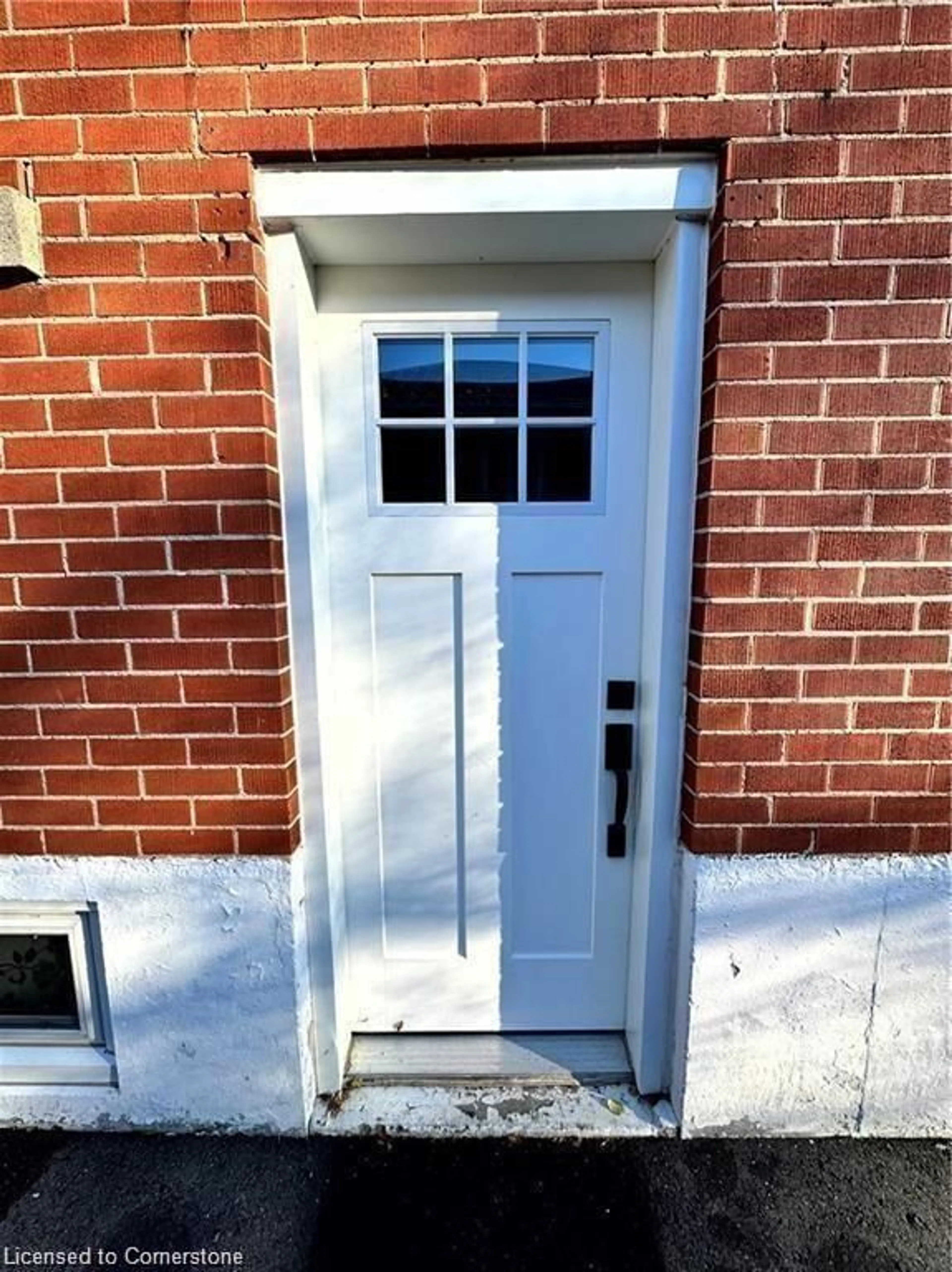 Indoor entryway, not visible floor for 312 East 45th St, Hamilton Ontario L8T 3K8