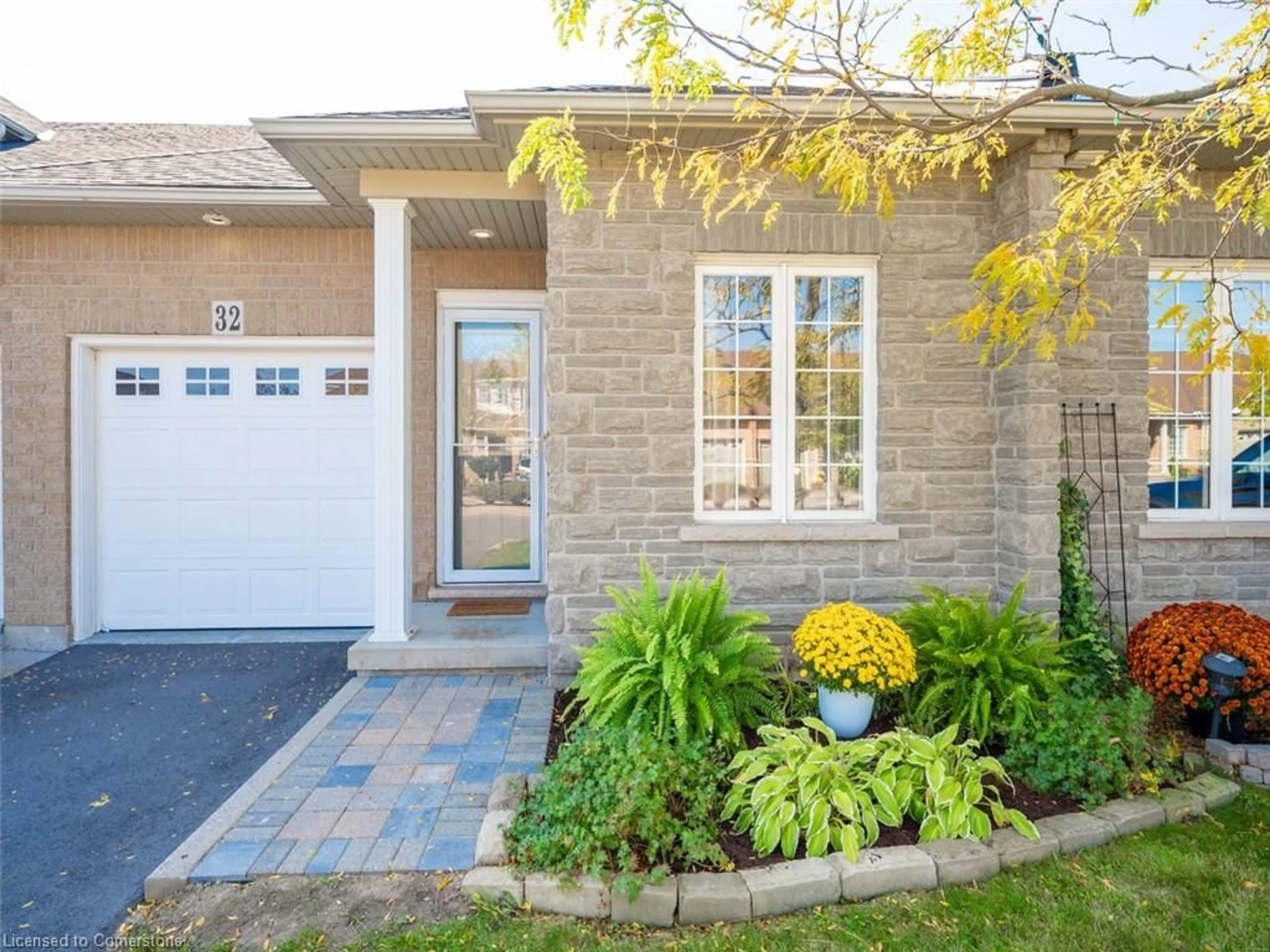 Home with brick exterior material for 32 Abbotsford Trail, Hamilton Ontario L9B 2X8