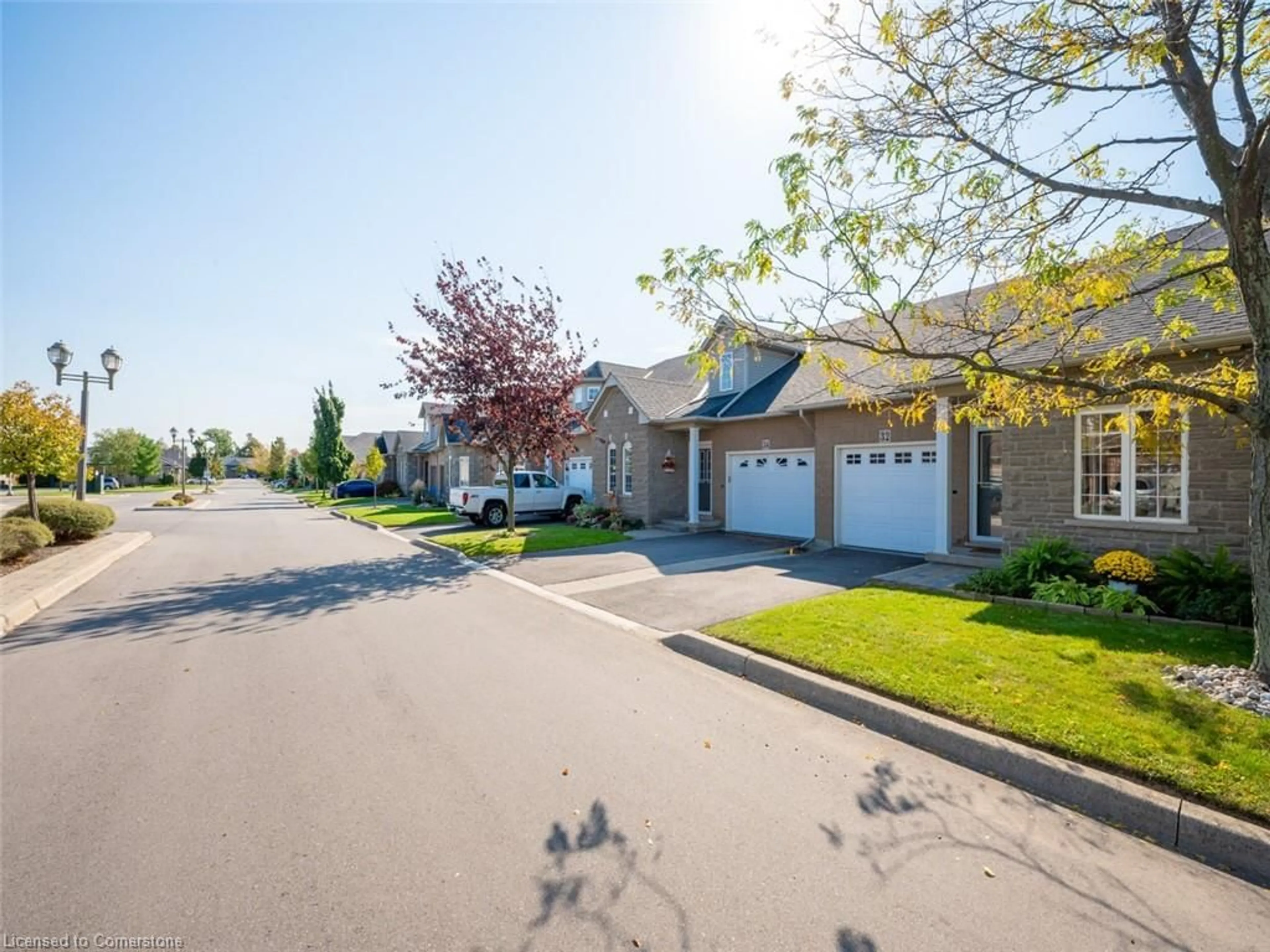 A pic from exterior of the house or condo, the street view for 32 Abbotsford Trail, Hamilton Ontario L9B 2X8