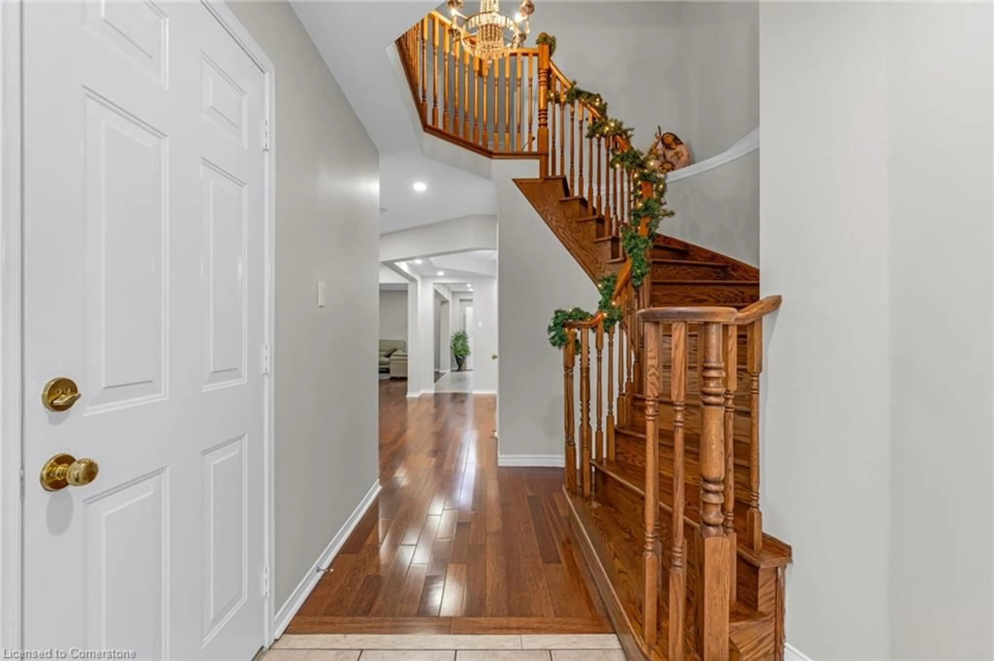 Indoor foyer, wood floors for 393 Old Mud St, Stoney Creek Ontario L8J 4A1