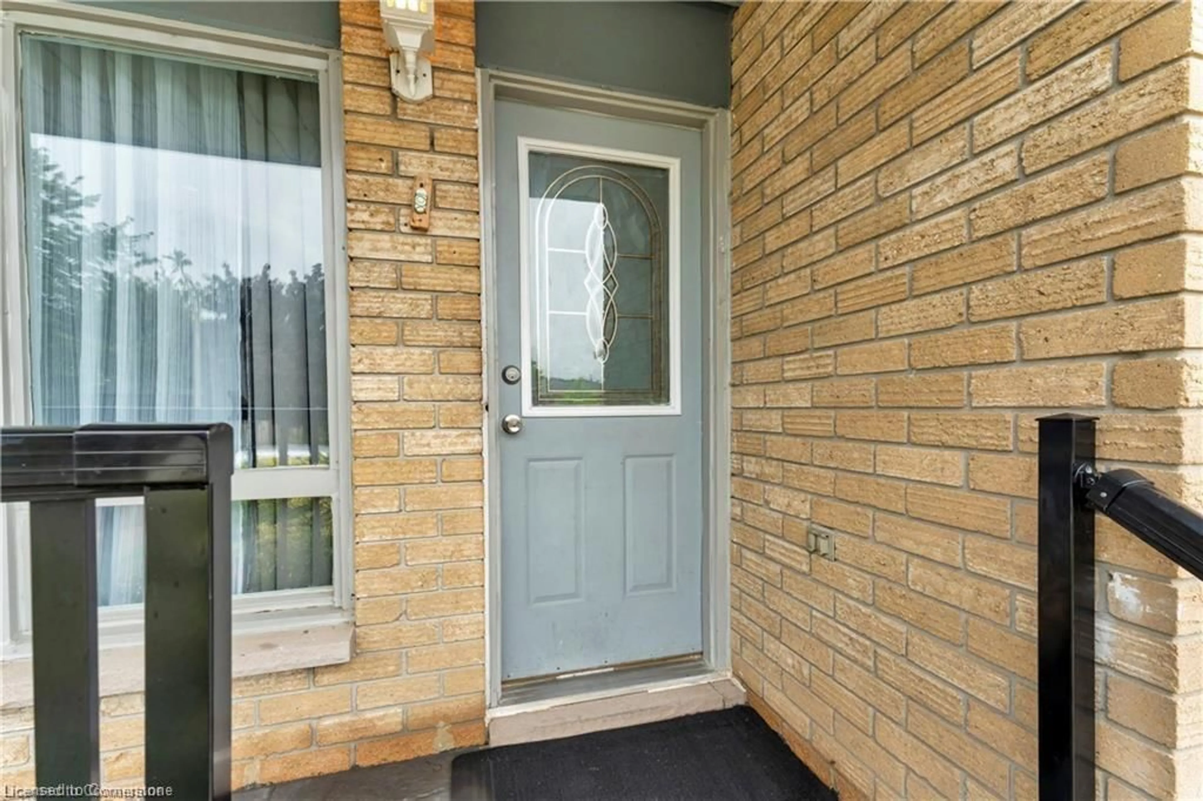 Indoor entryway, cement floor for 334 Templemead Dr, Hamilton Ontario L8W 3G3