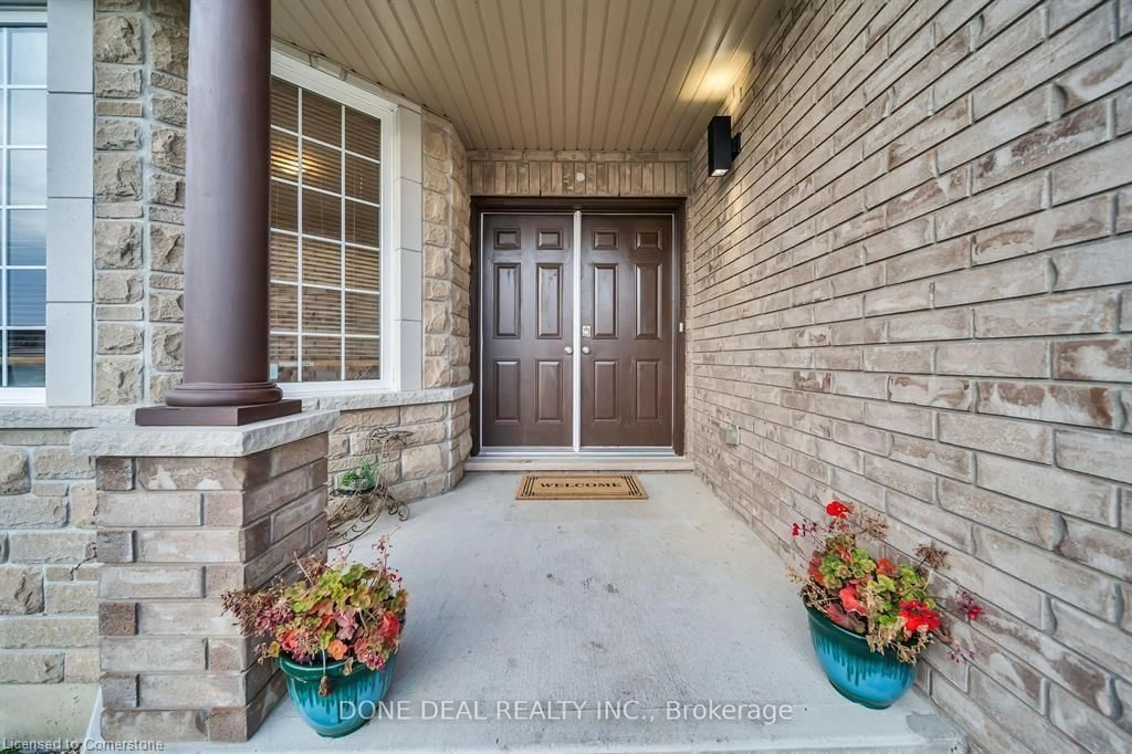 Indoor entryway, wood floors for 21 Bellagio Ave, Hamilton Ontario L0R 1P0