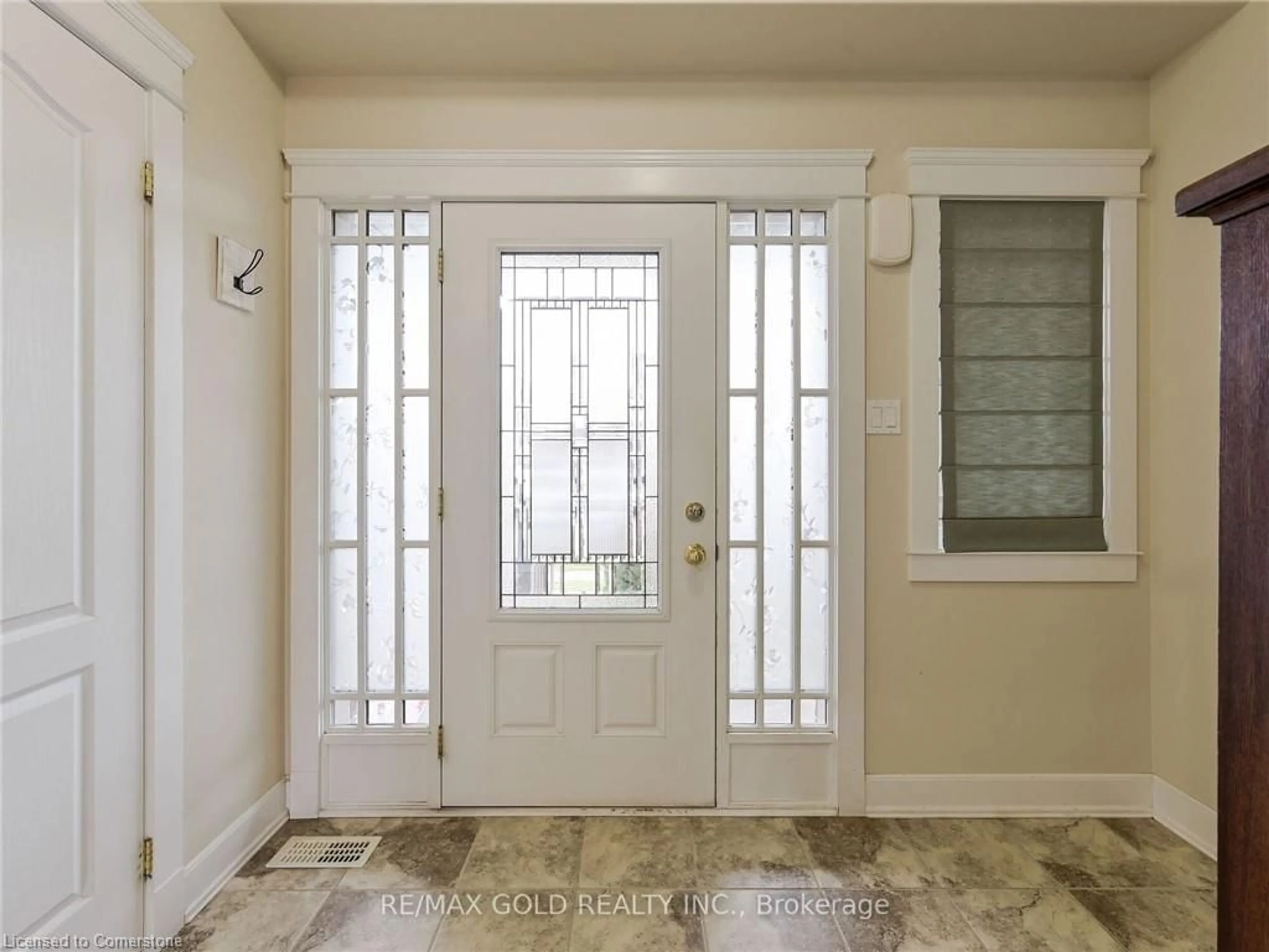 Indoor entryway, wood floors for 90 Laverty Cres, Orangeville Ontario L9W 6R7