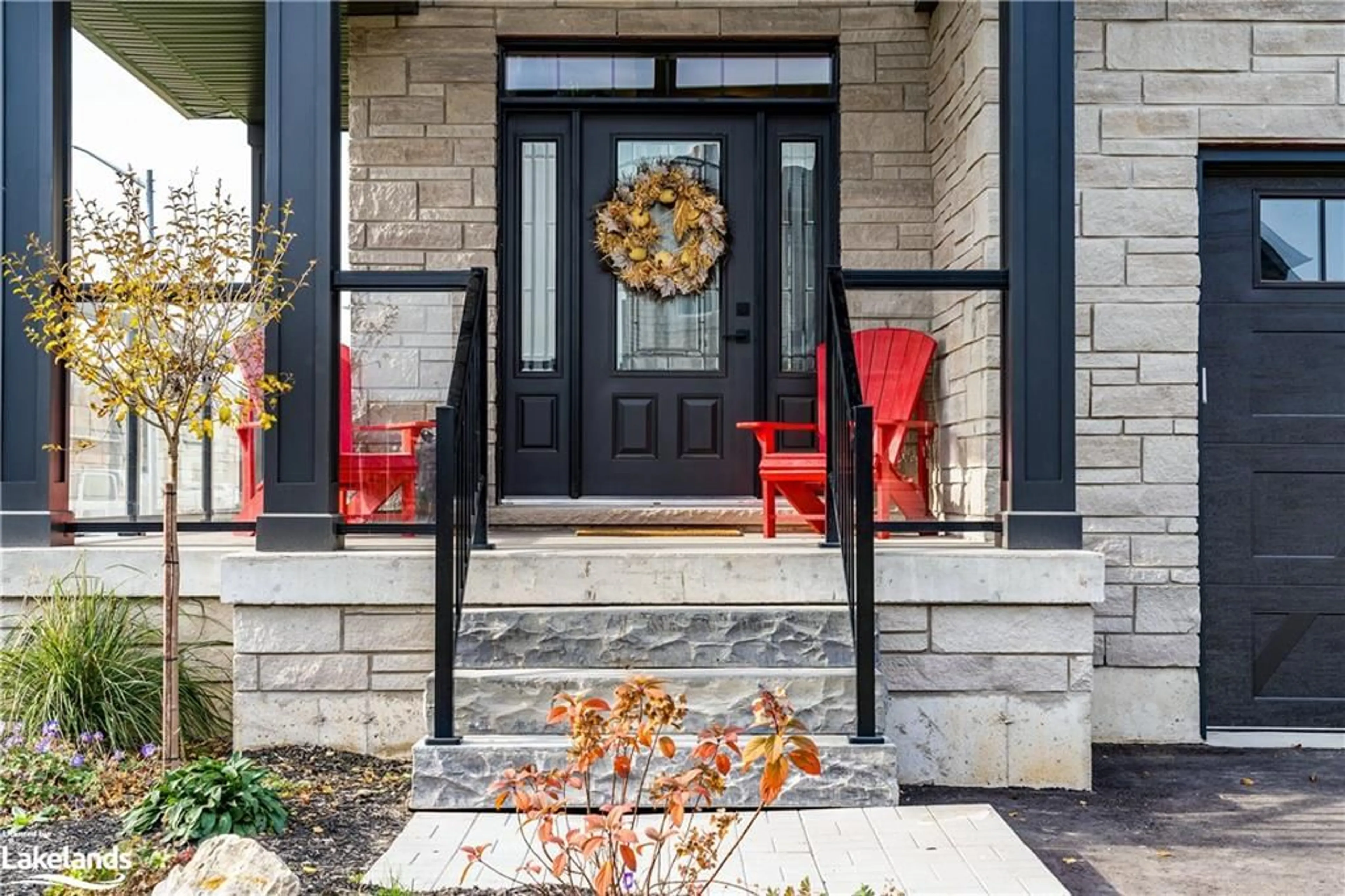 Indoor entryway, wood floors for 100 Mclean Ave, Collingwood Ontario L9Y 4B6