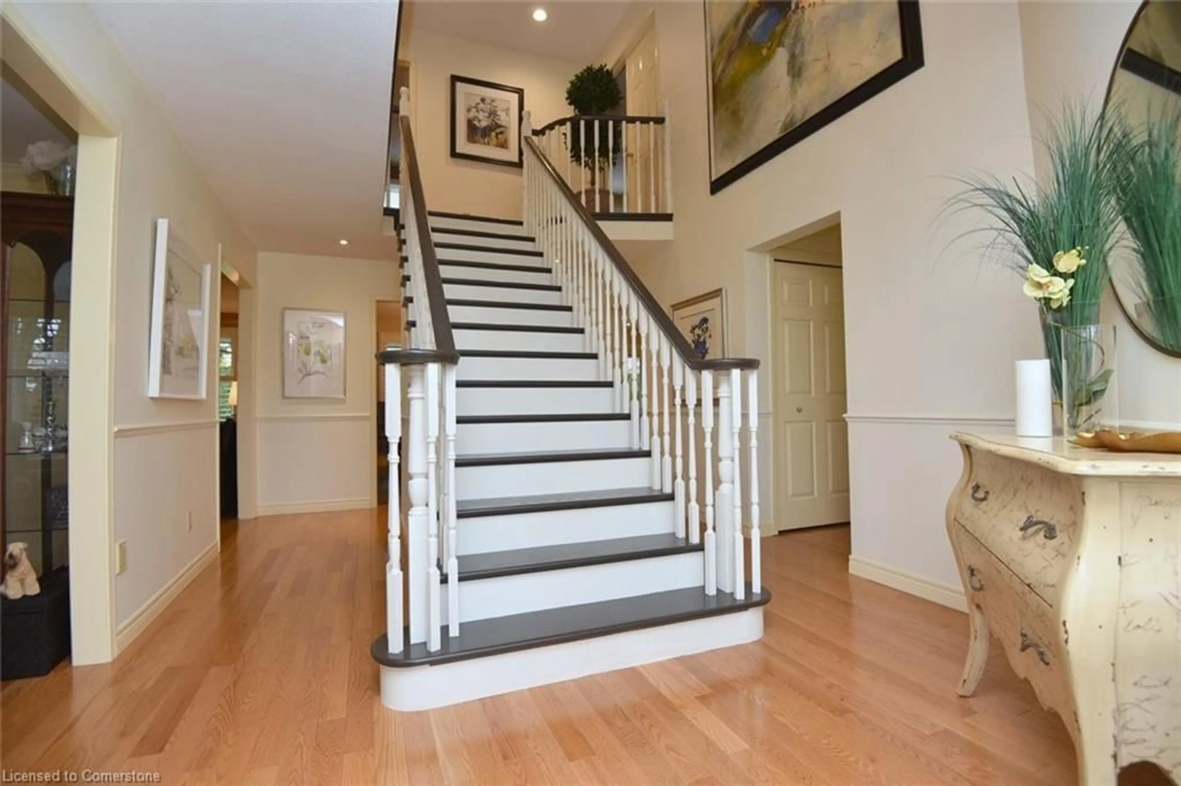 Indoor foyer, wood floors for 477 Melanie Cres, Ancaster Ontario L9G 4B1