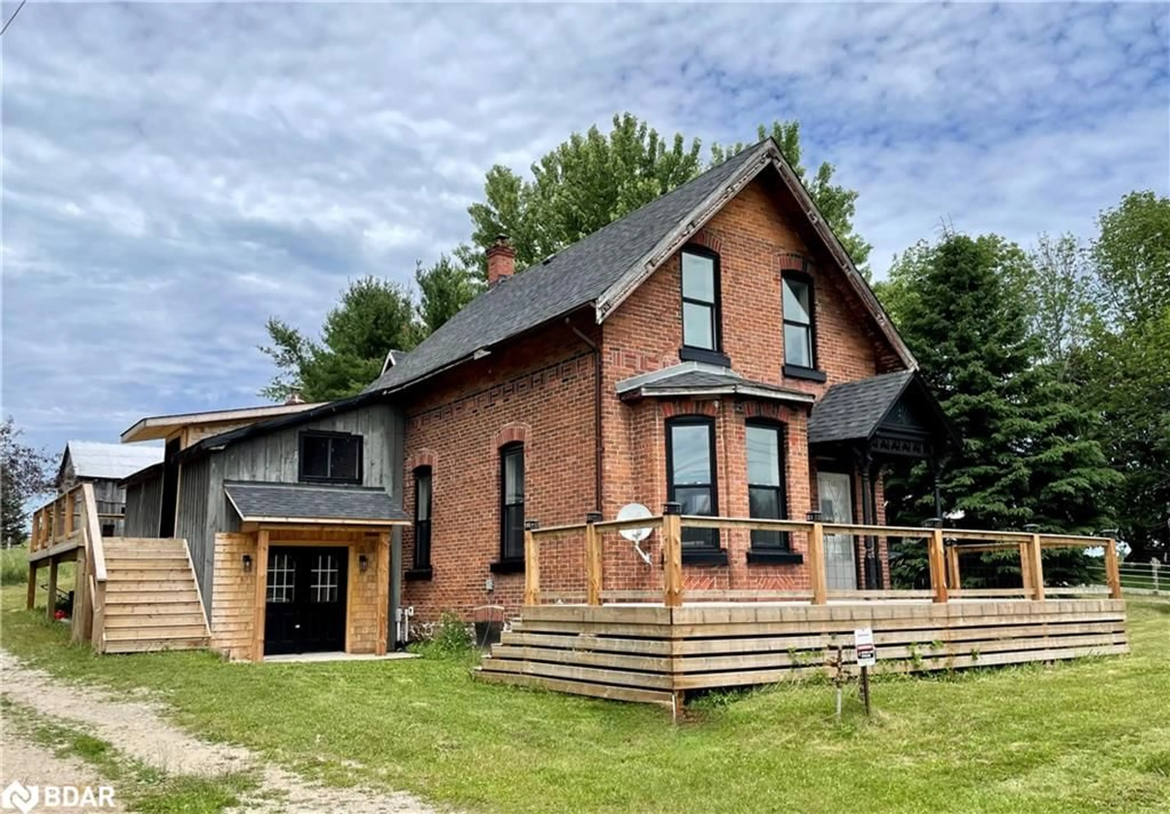 Home with brick exterior material for 1998 Old Barrie Road East Rd, Oro-Medonte Ontario L0L 1T0