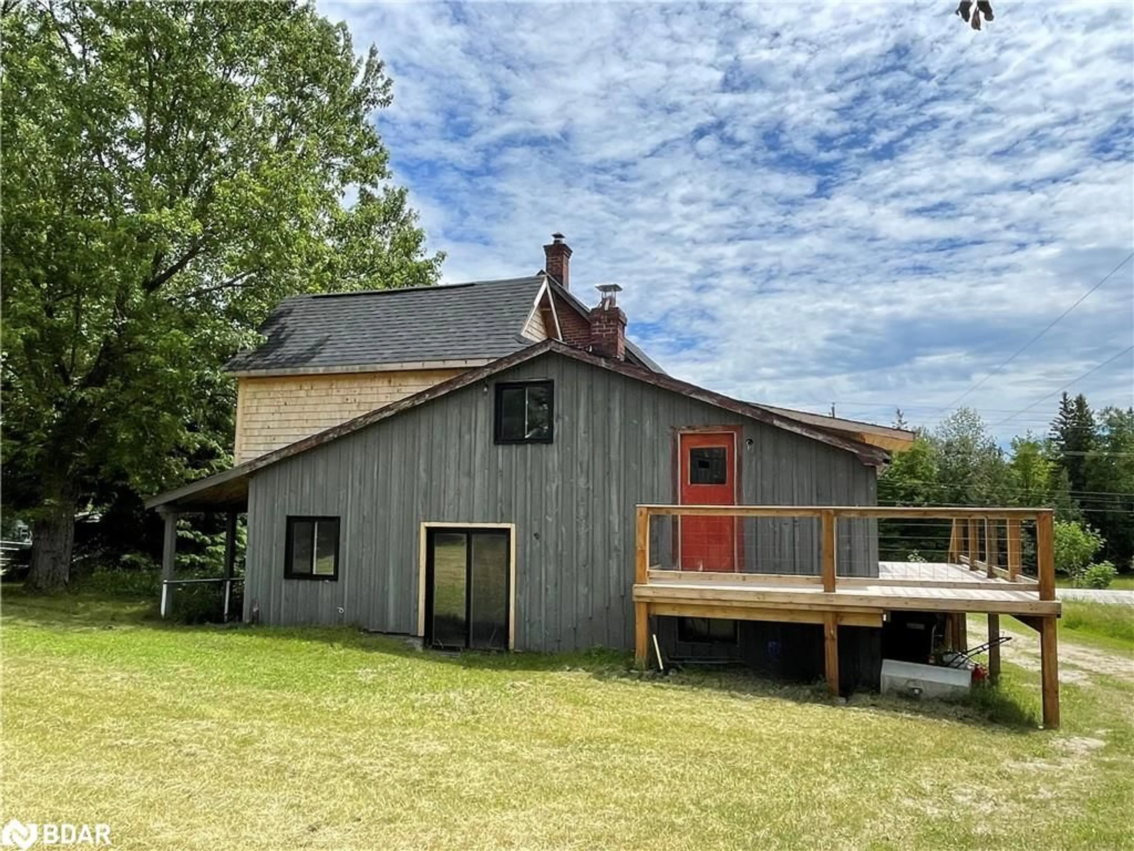 Frontside or backside of a home, cottage for 1998 Old Barrie Road East Rd, Oro-Medonte Ontario L0L 1T0