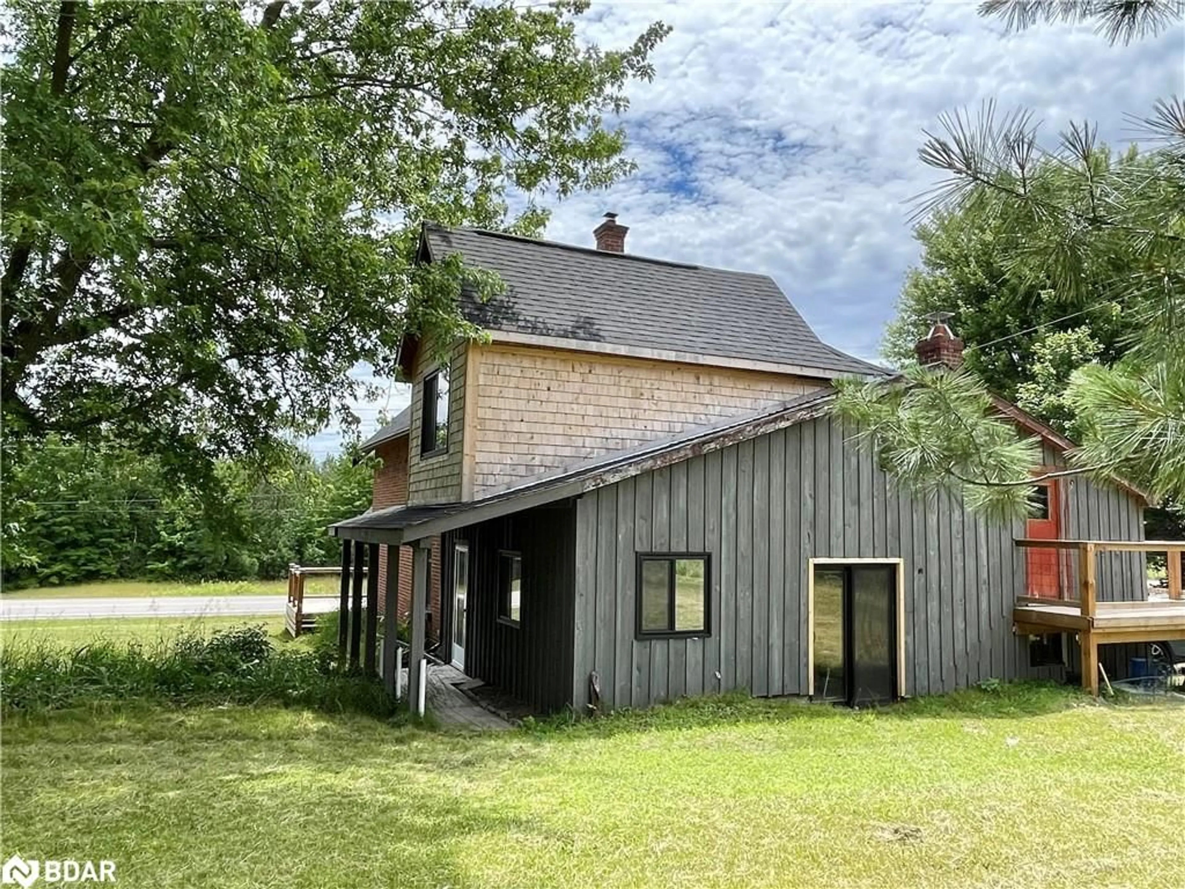 Frontside or backside of a home, cottage for 1998 Old Barrie Road East Rd, Oro-Medonte Ontario L0L 1T0