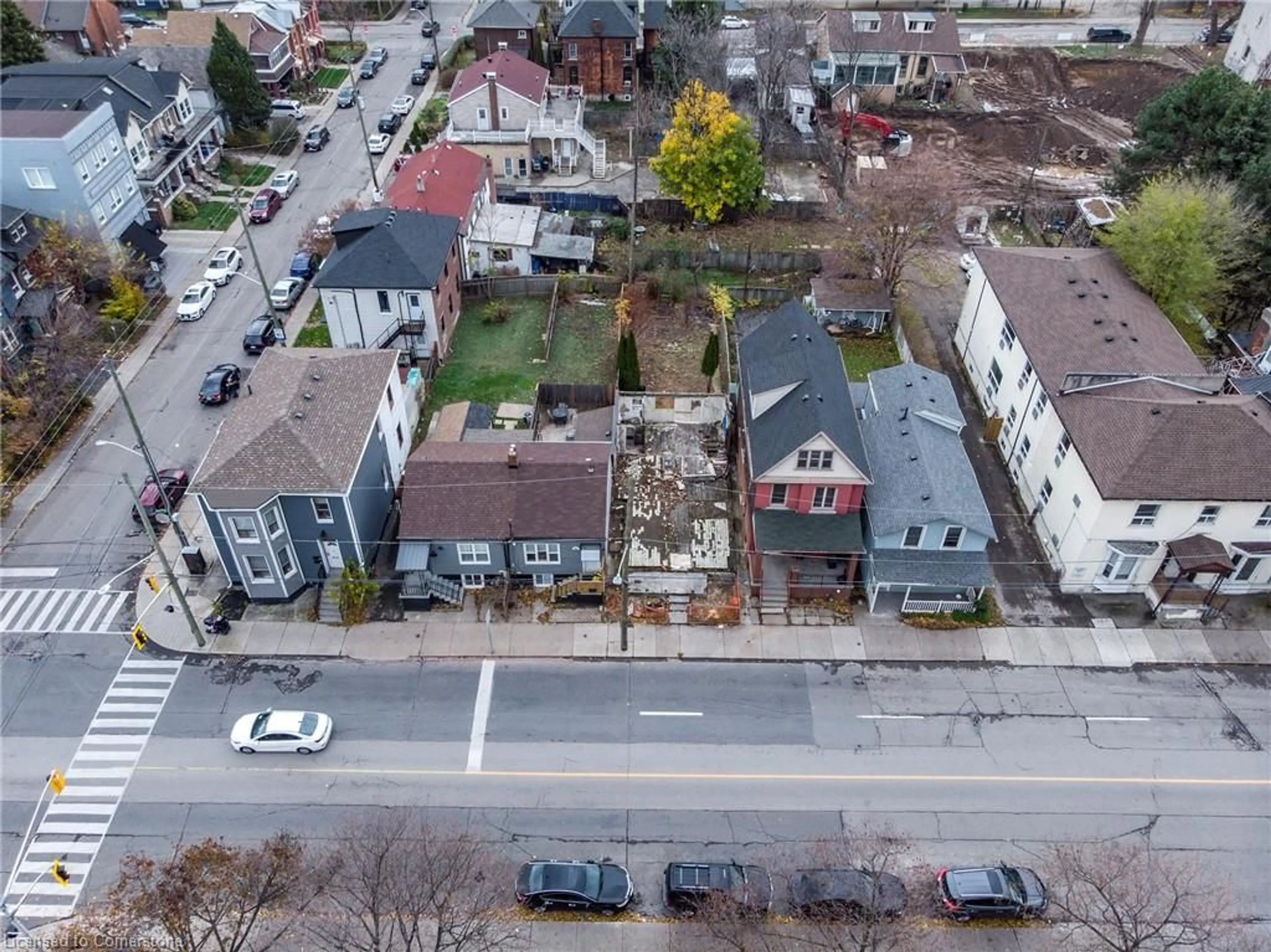 A pic from exterior of the house or condo, the street view for 186 John St, Hamilton Ontario L8L 4P2