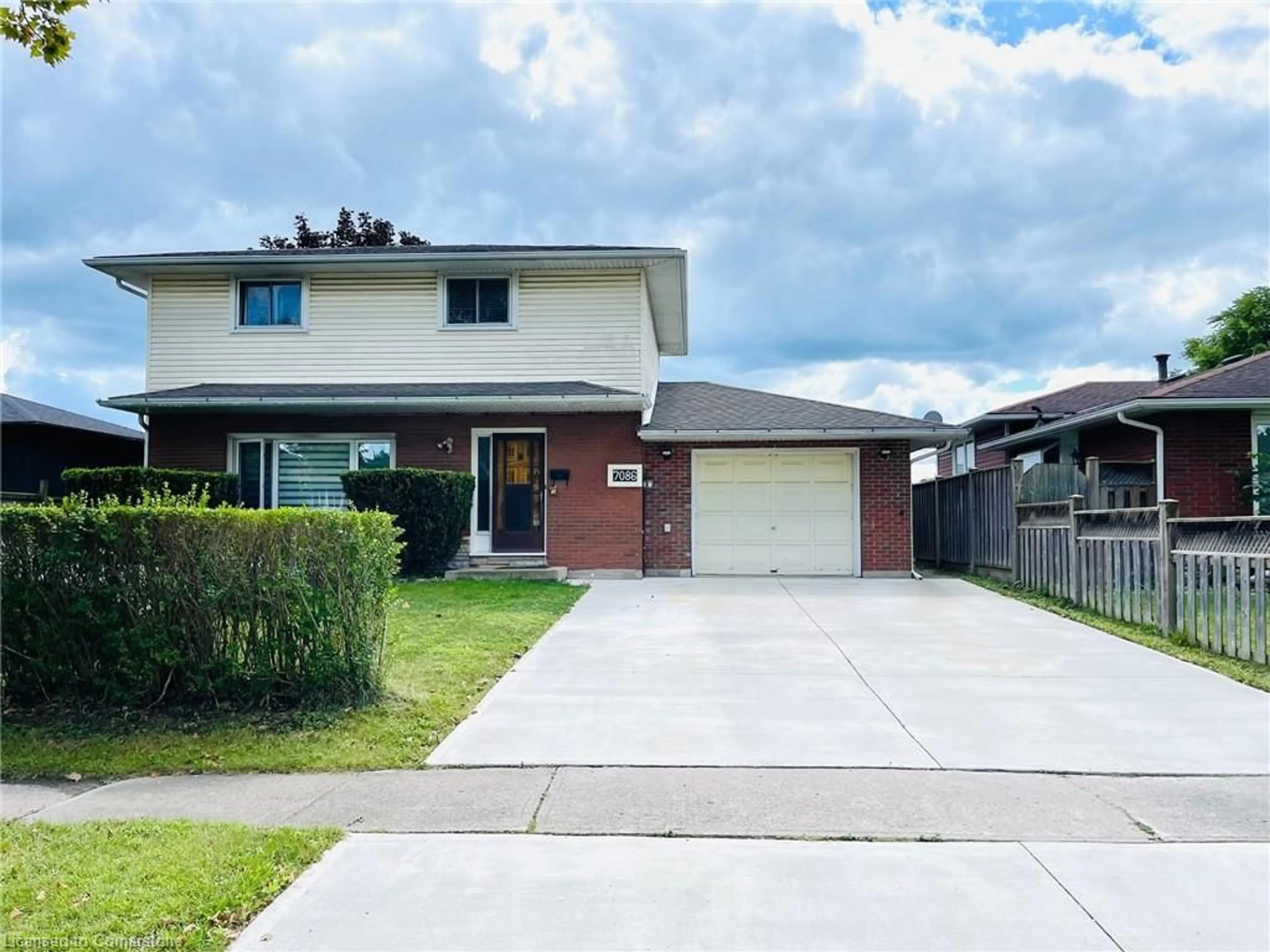 Frontside or backside of a home, the street view for 7086 Centennial St, Niagara Falls Ontario L2G 2Z1