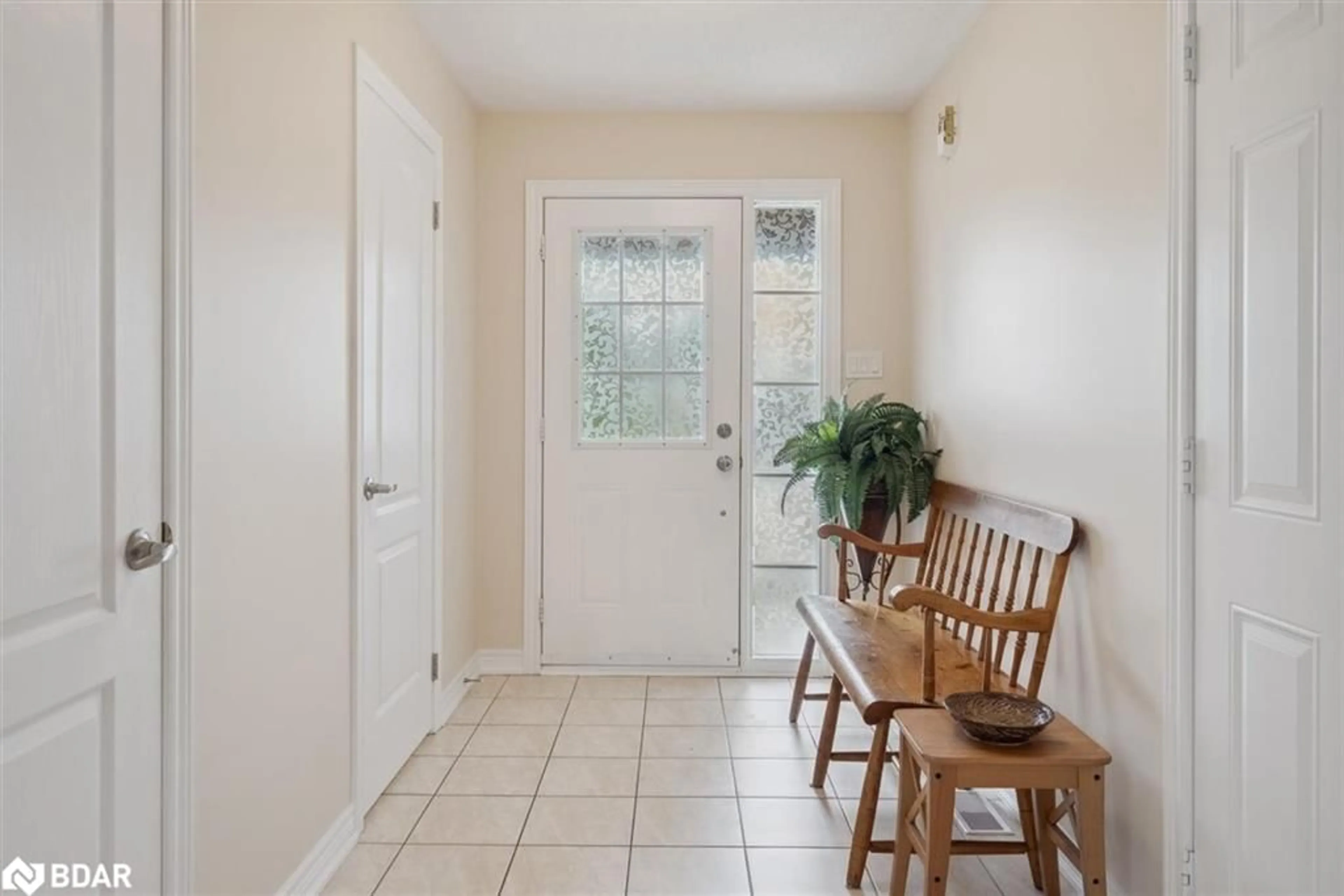 Indoor entryway, wood floors for 37 Gunsolus Rd, Lindsay Ontario K9V 0E4