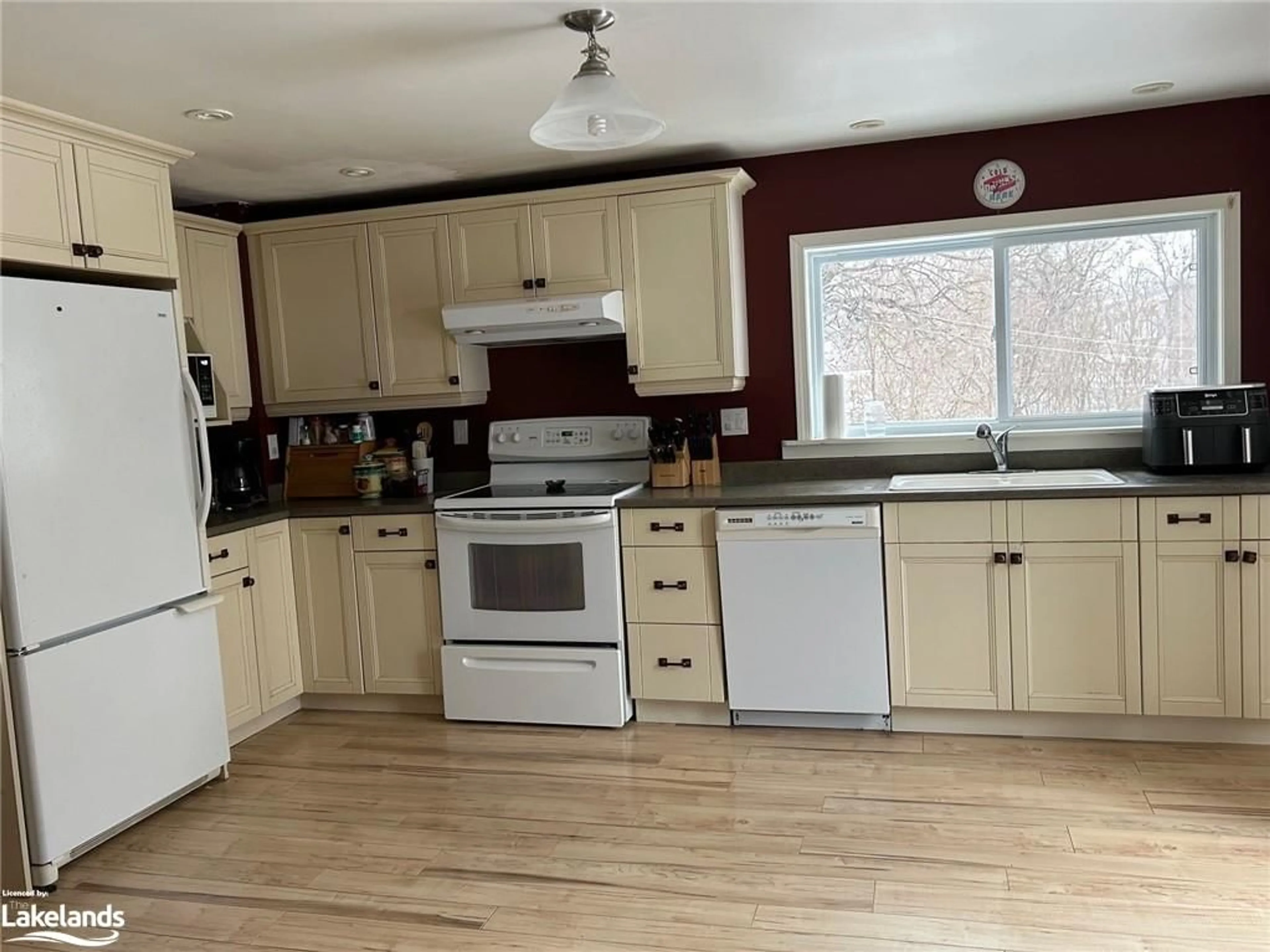 Standard kitchen, wood floors, cottage for 177 Centre St, Burk's Falls Ontario P0A 1C0