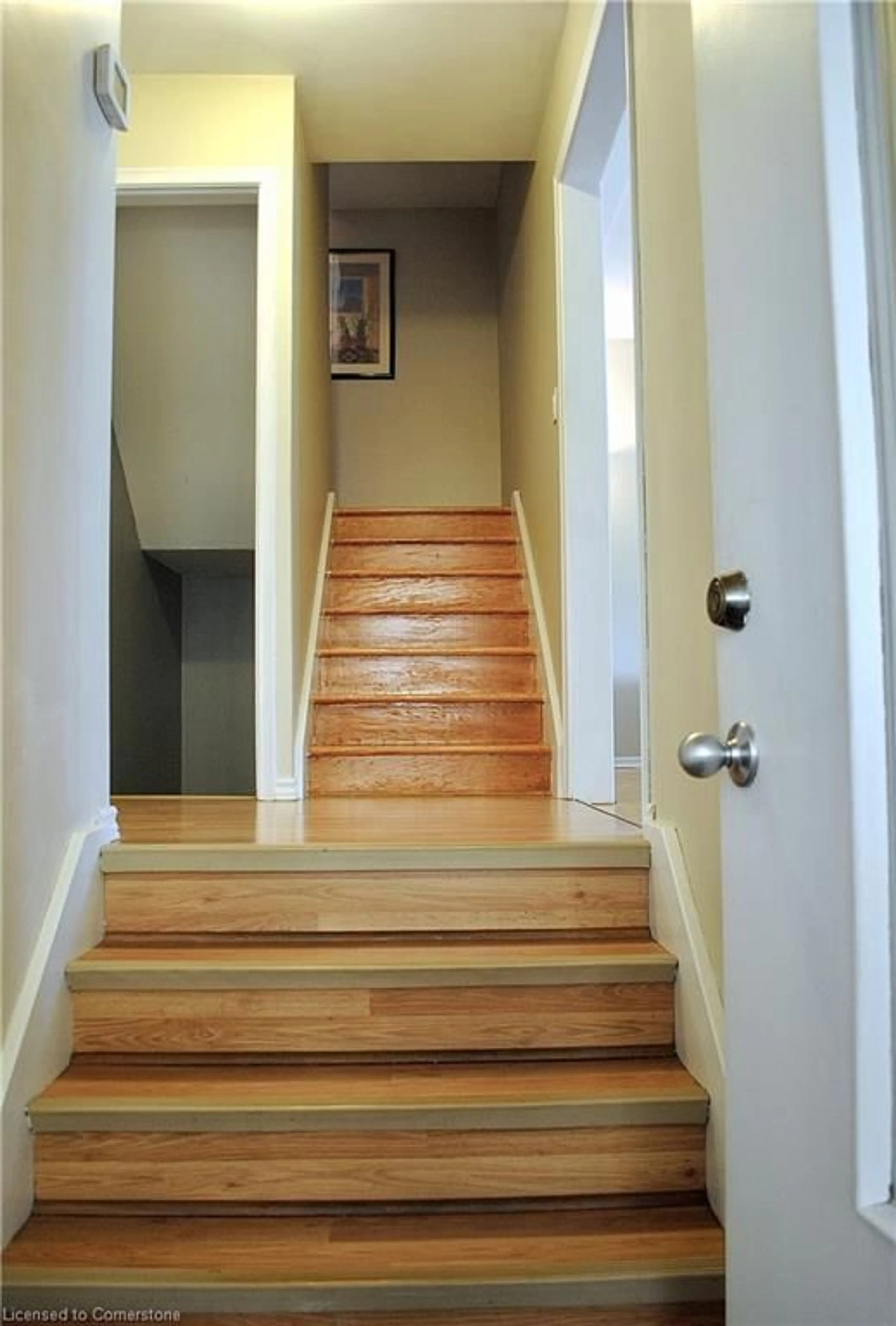 Indoor entryway, wood floors for 531 Brookhaven Cres #A, Waterloo Ontario N2L 4R6