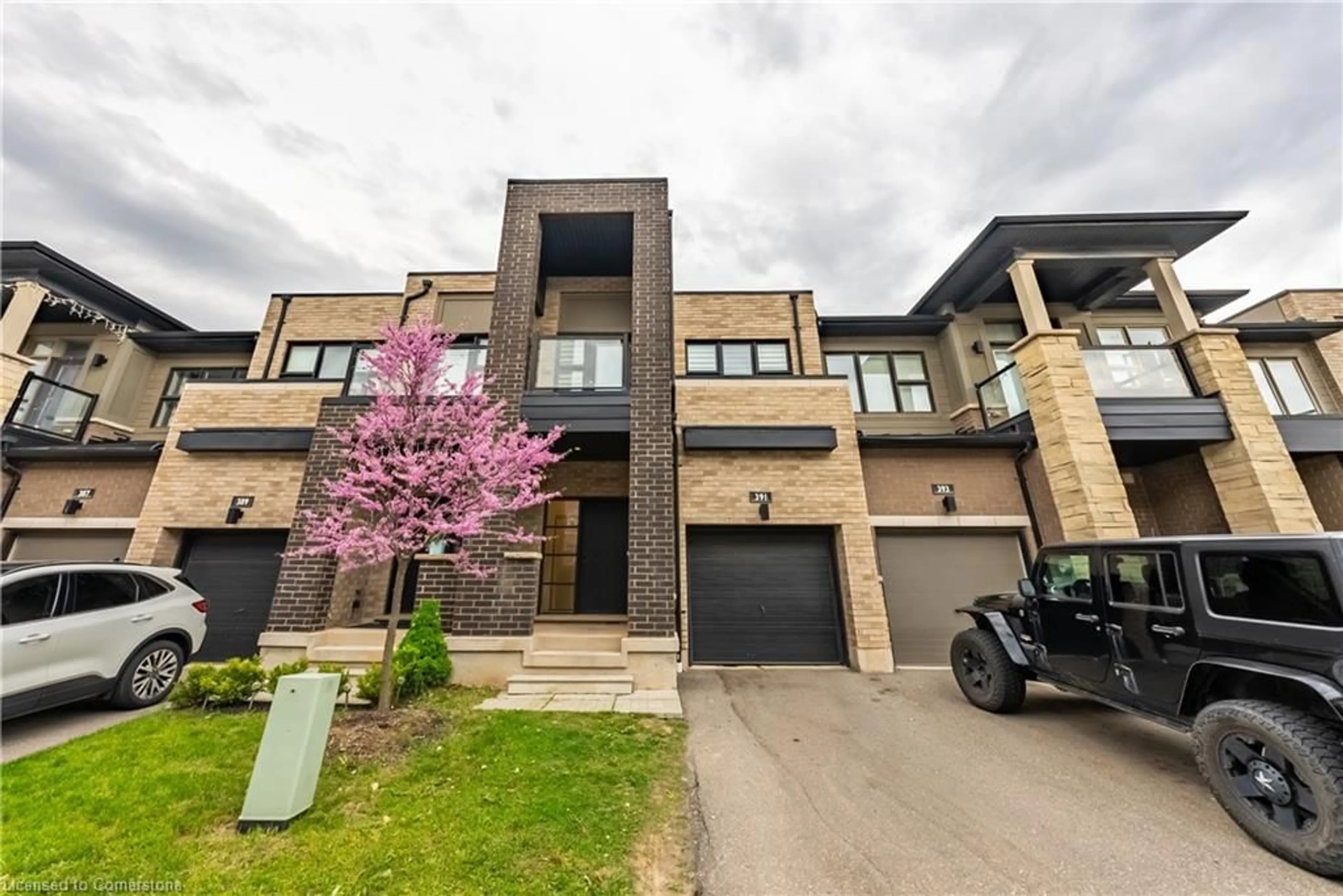 A pic from exterior of the house or condo, the front or back of building for 391 Athabasca Common, Oakville Ontario L6H 0R5