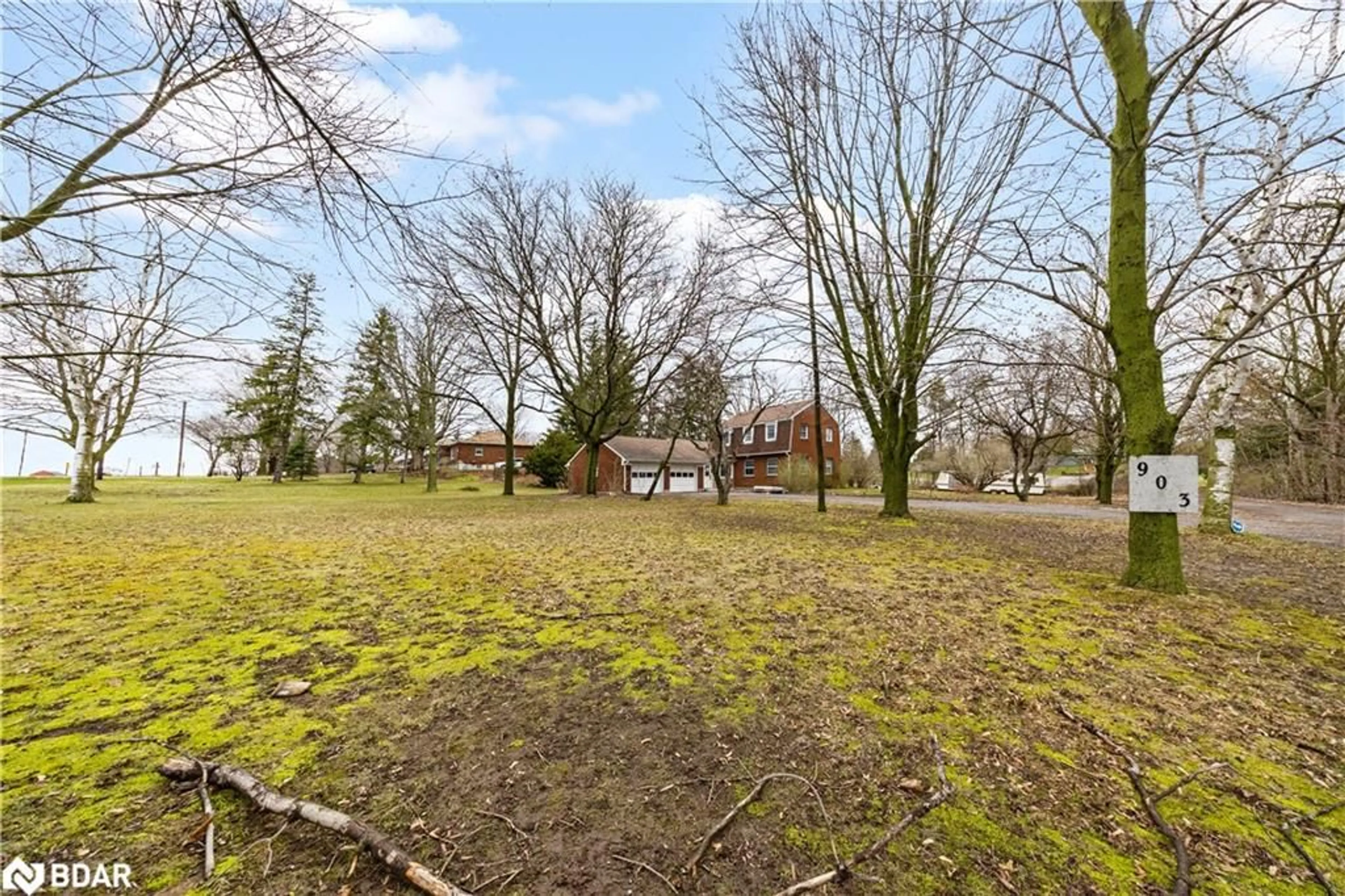 Patio, the fenced backyard for 903 James St, Delhi Ontario N4B 2E2