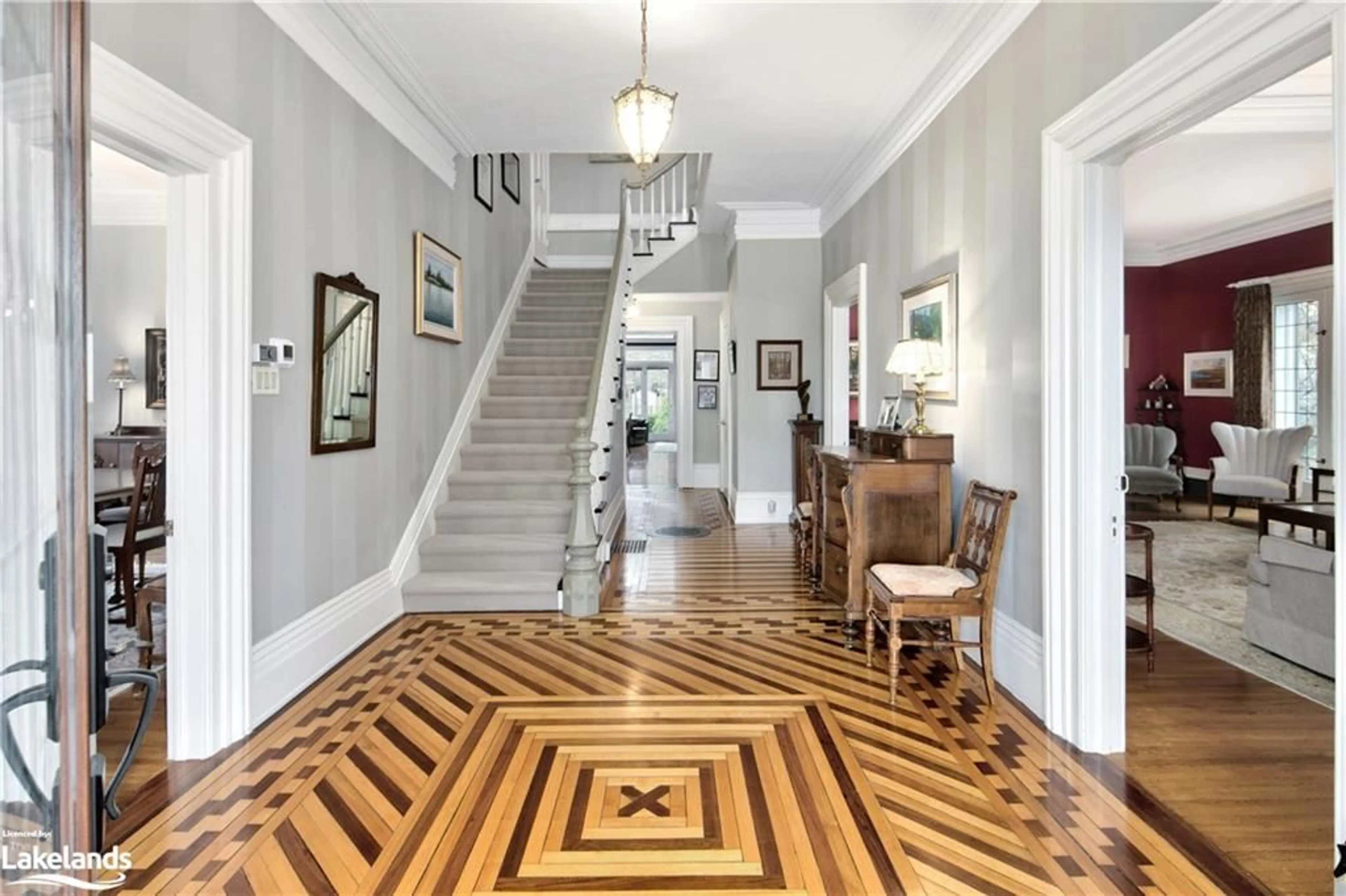 Indoor foyer, wood floors for 91 Denmark St, Meaford Ontario N4L 1B9