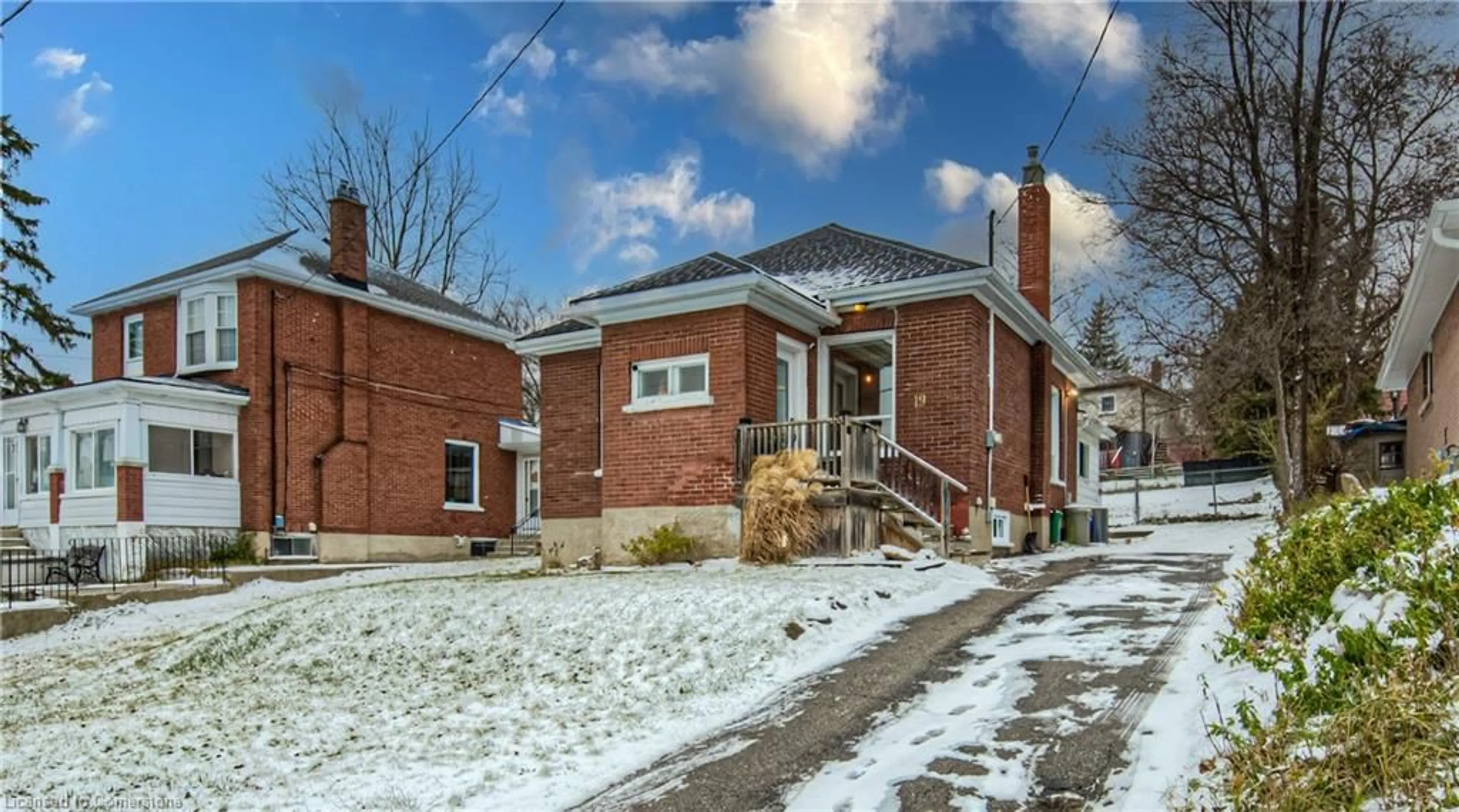 A pic from exterior of the house or condo, the street view for 19 Paisley Hts, Cambridge Ontario N1R 1B4