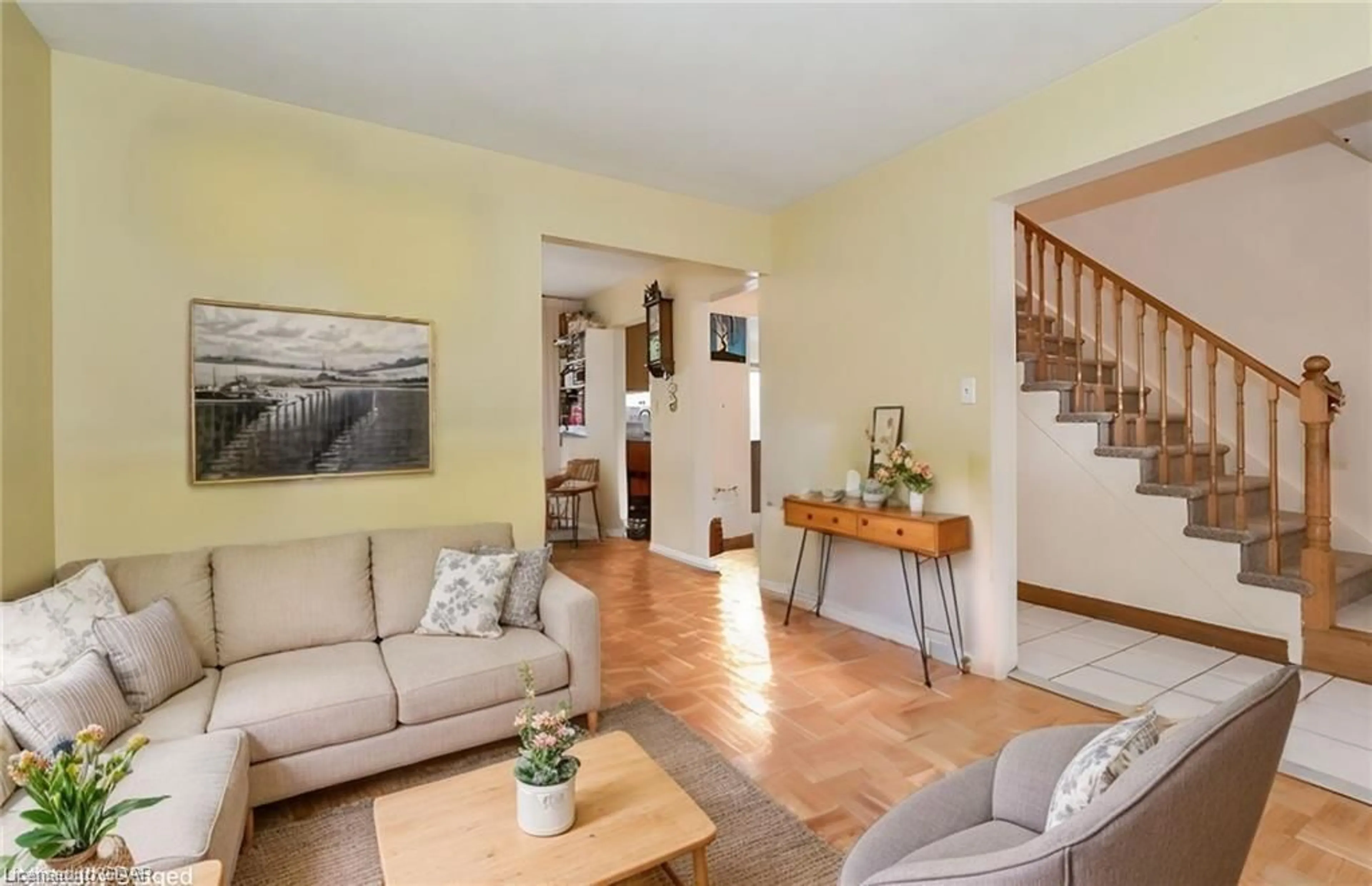 Living room, wood floors for 109 Parkside Dr, Fergus Ontario N1M 3M5