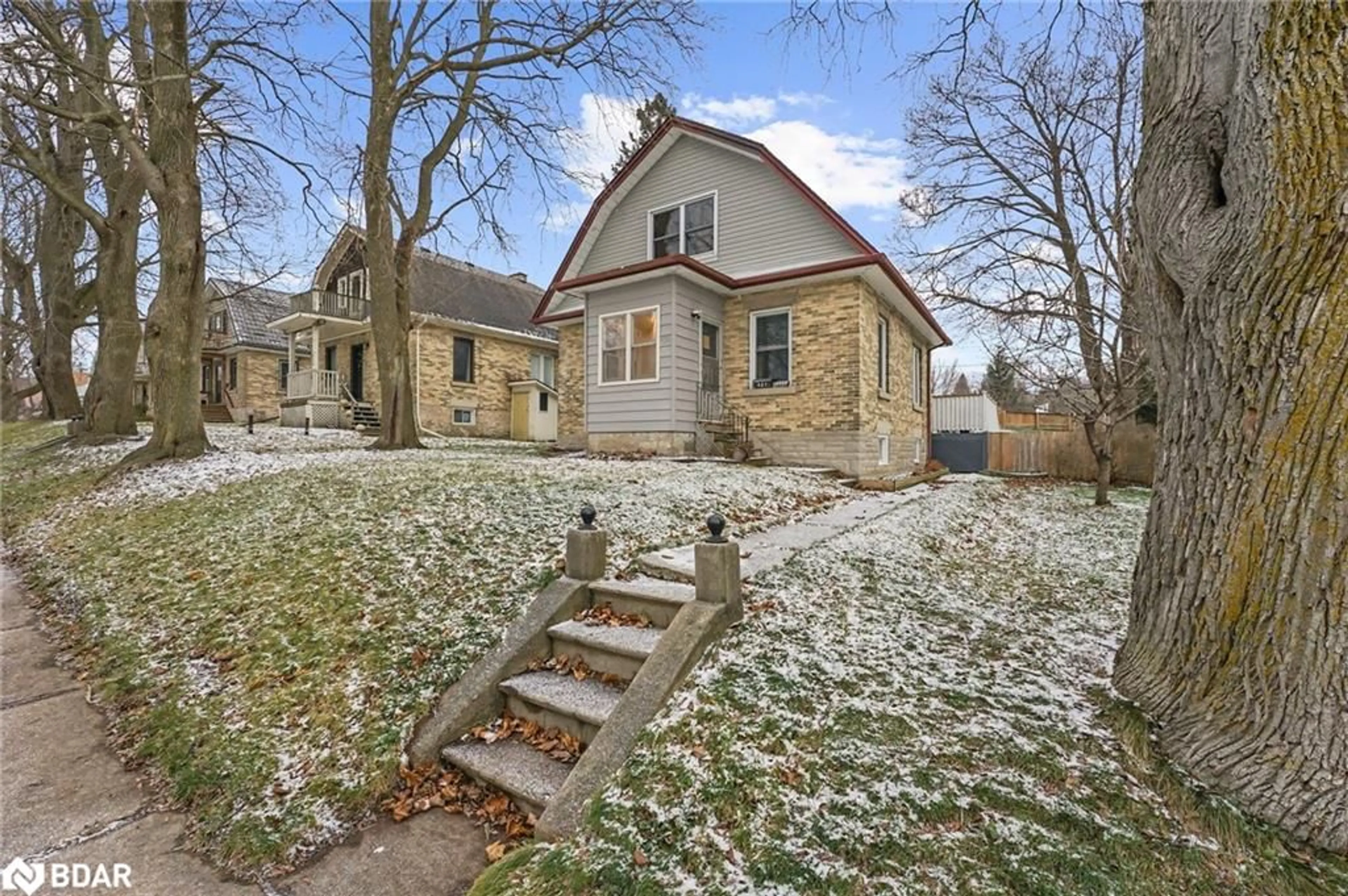 A pic from exterior of the house or condo, the fenced backyard for 521 St Andrew St, Fergus Ontario N1M 1P4