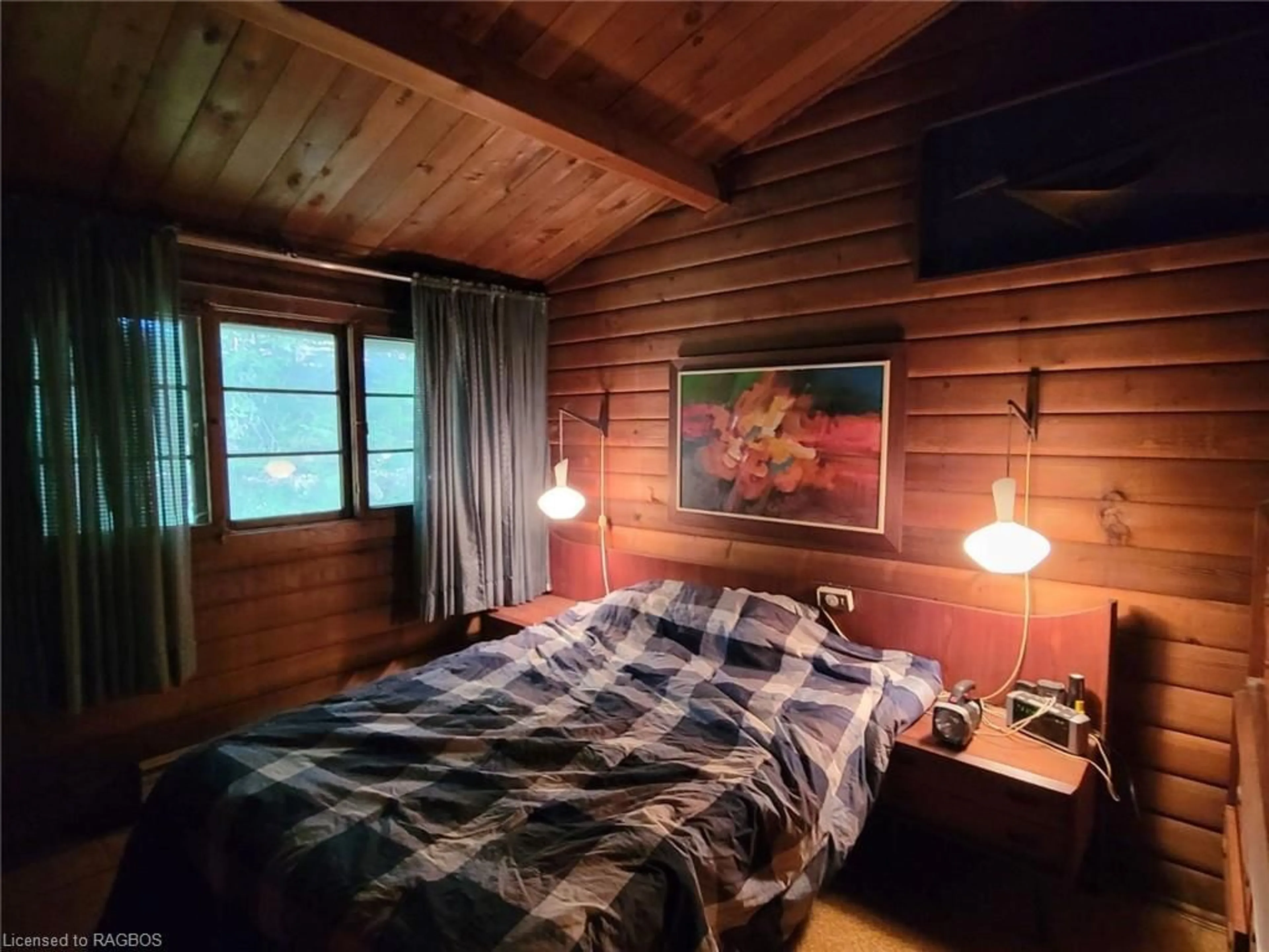 A pic of a room, wood floors for 6361 16th Line, Minto Ontario N0G 1M0