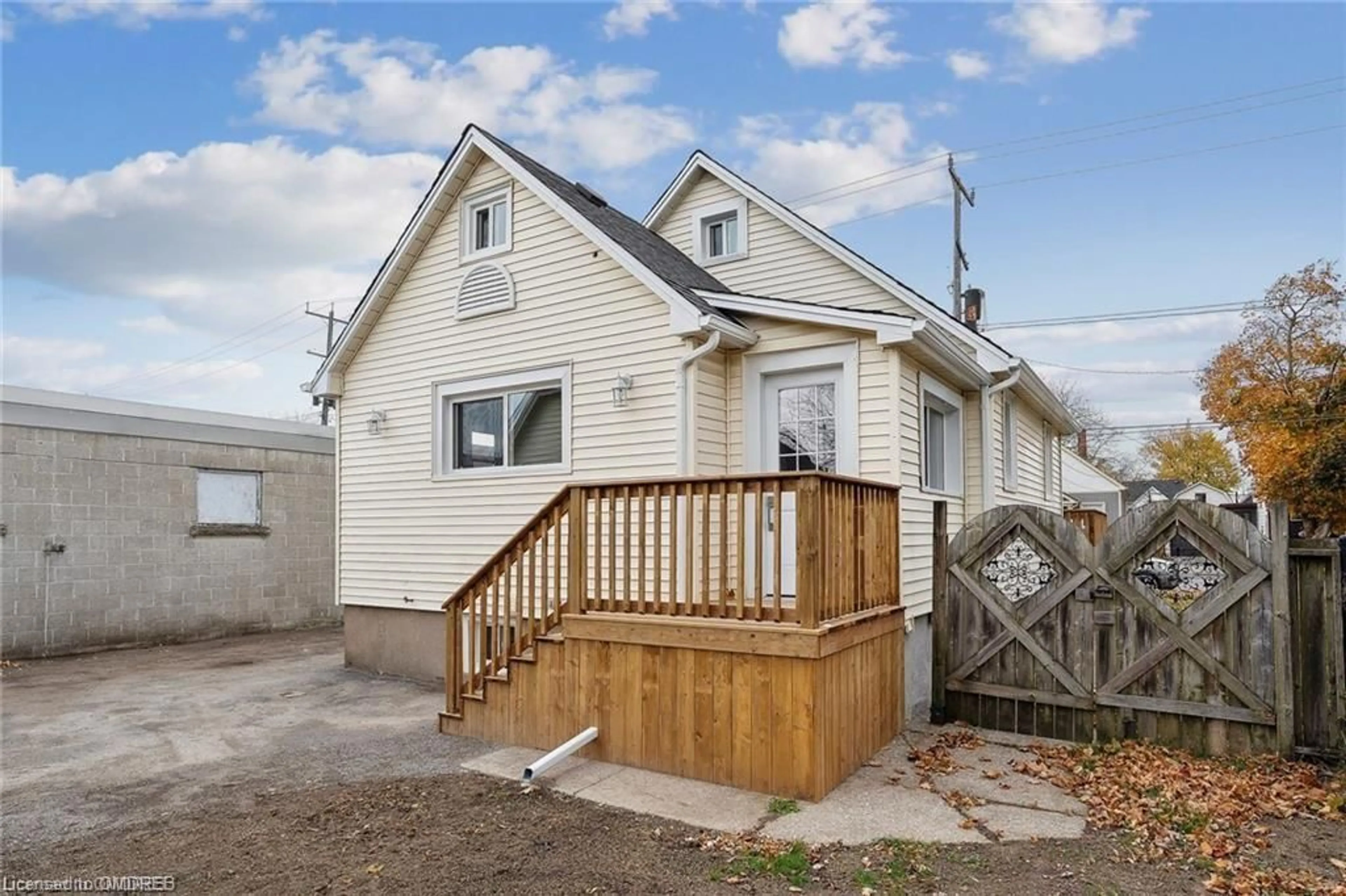 Frontside or backside of a home, cottage for 377 Davis St, Port Colborne Ontario L3K 1Z5