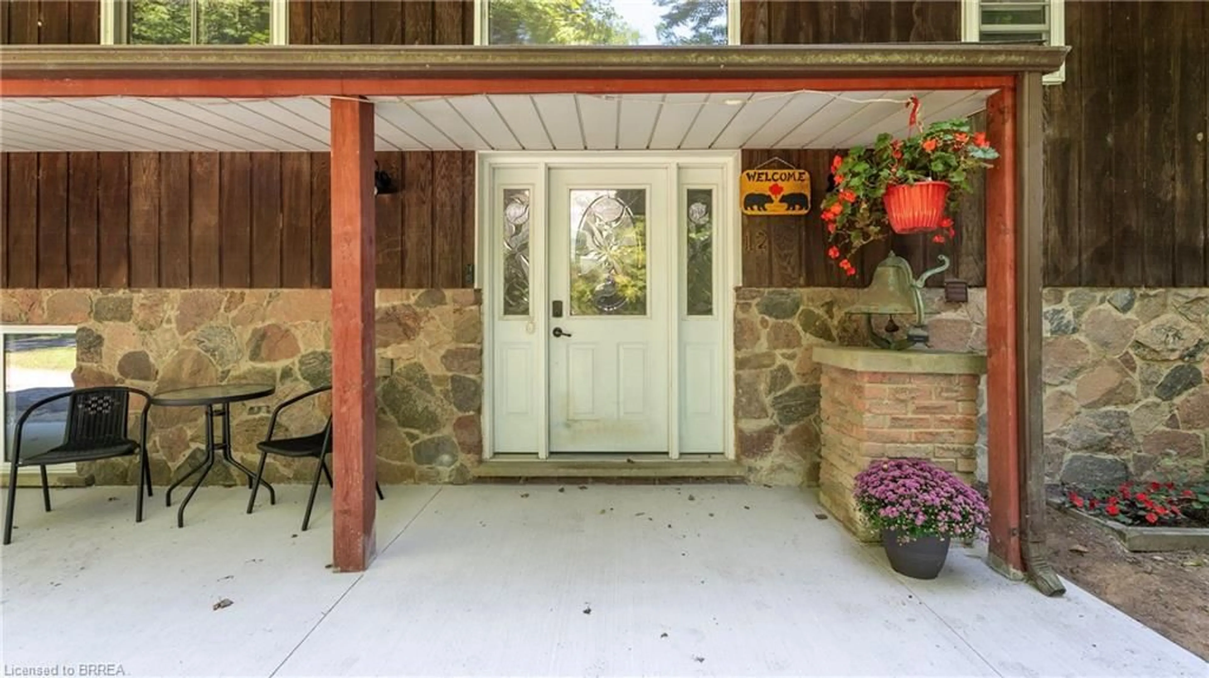 Indoor entryway, wood floors for 12 Campbell Farm Rd, Brantford Ontario N3T 0N3