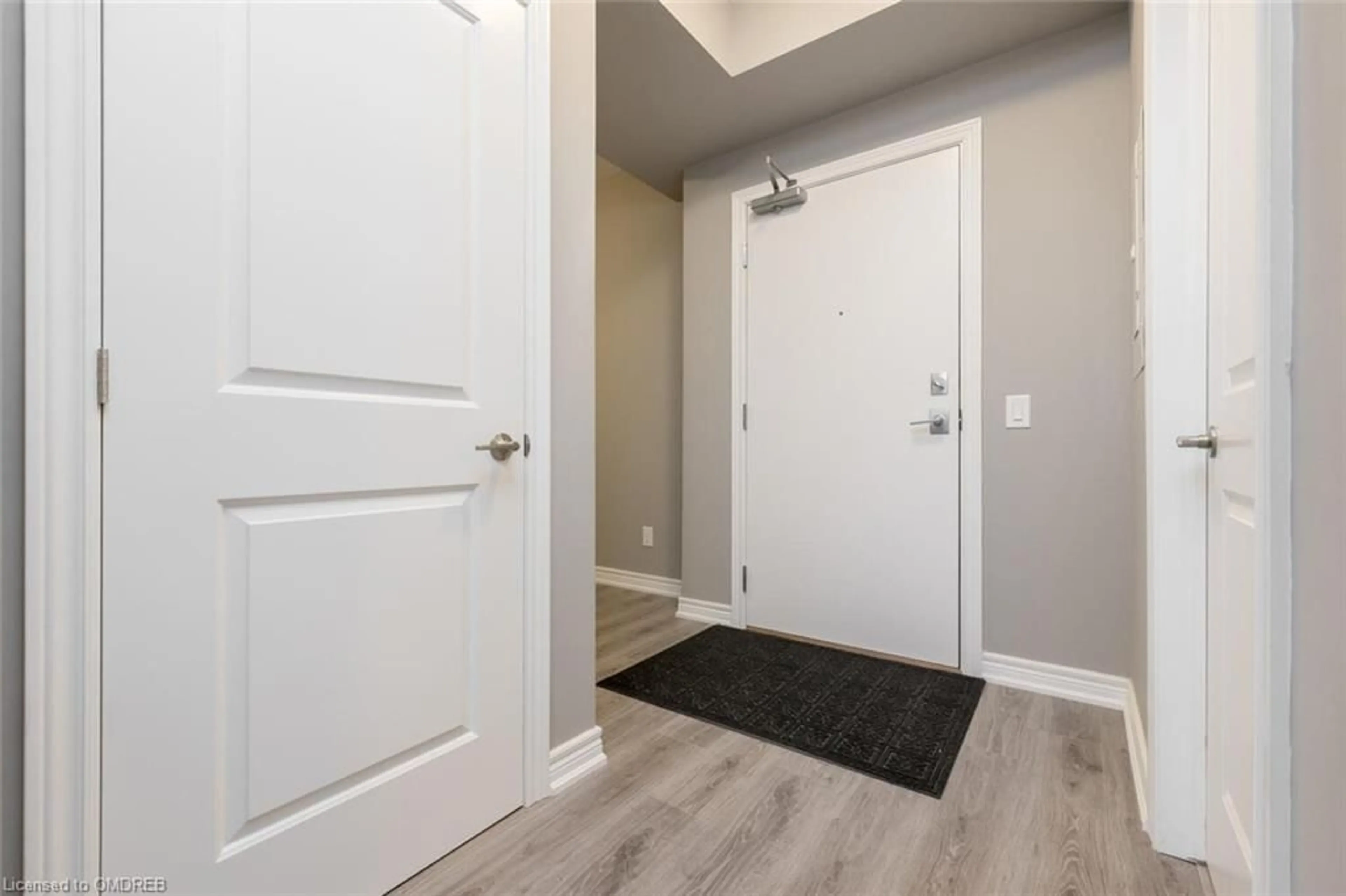 Indoor entryway, wood floors for 10 Esplanade Lane #207, Grimsby Ontario L3M 0H1