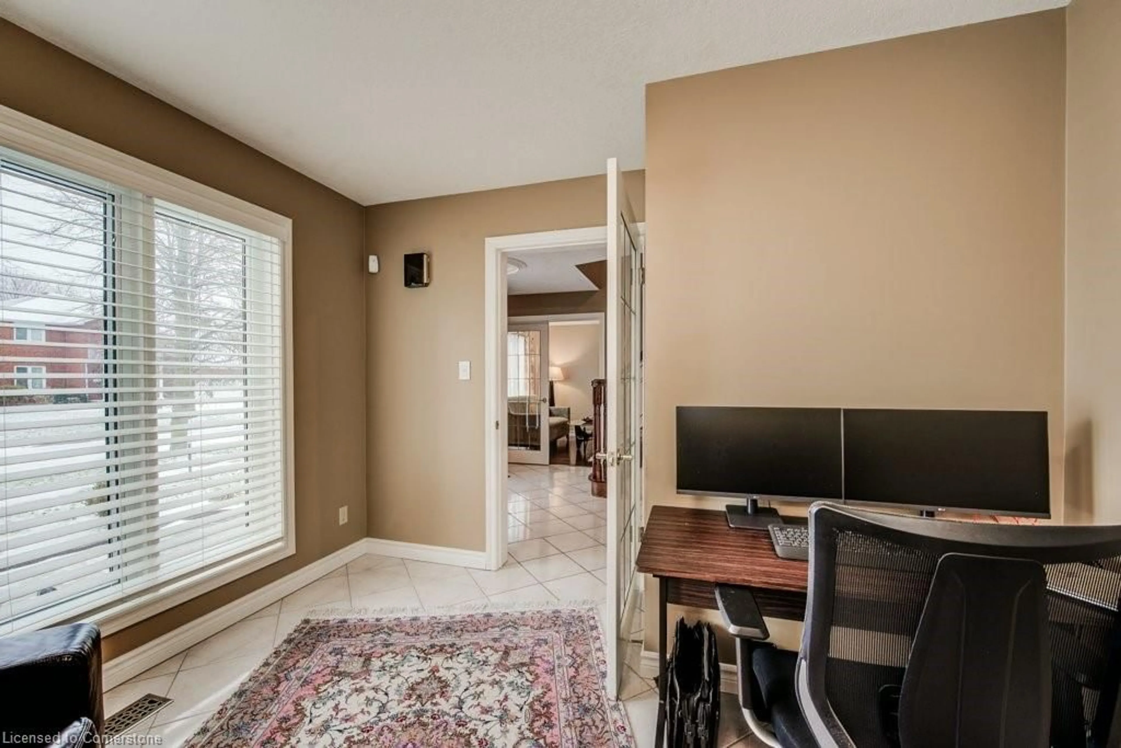 Dining room, wood floors, cottage for 610 Stonebury Cres, Waterloo Ontario N2K 3R1