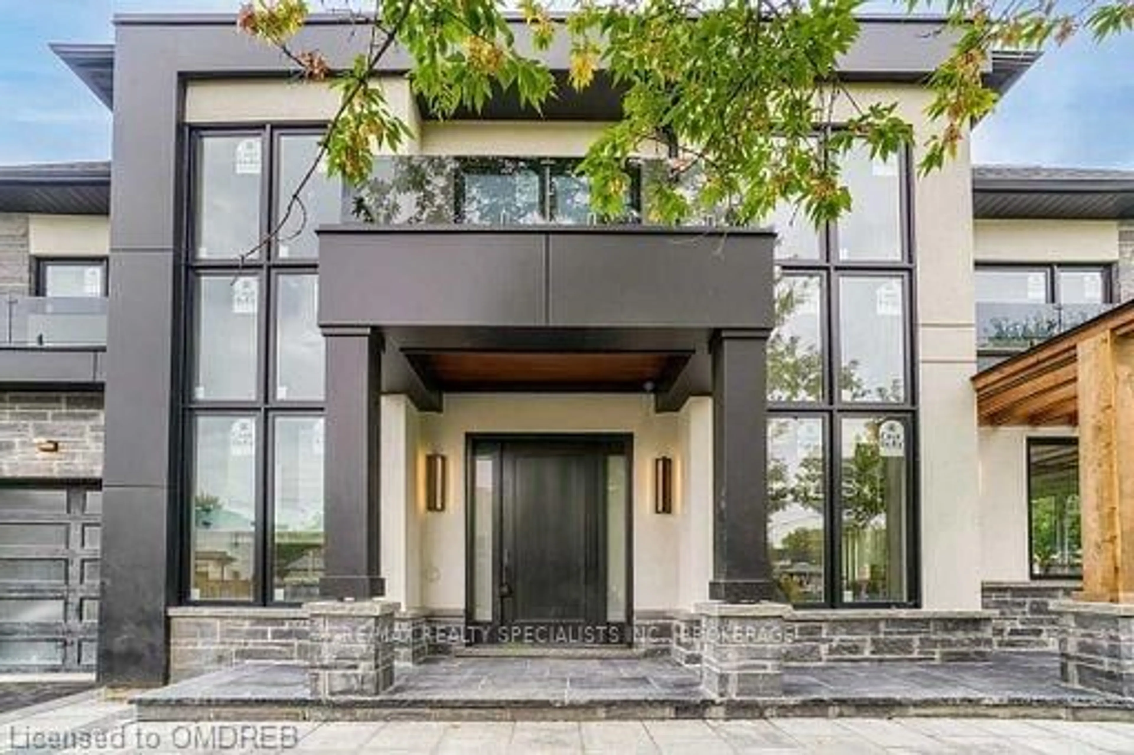 Indoor foyer, ceramic floors for 1404 Wren Ave, Oakville Ontario L6L 2V6