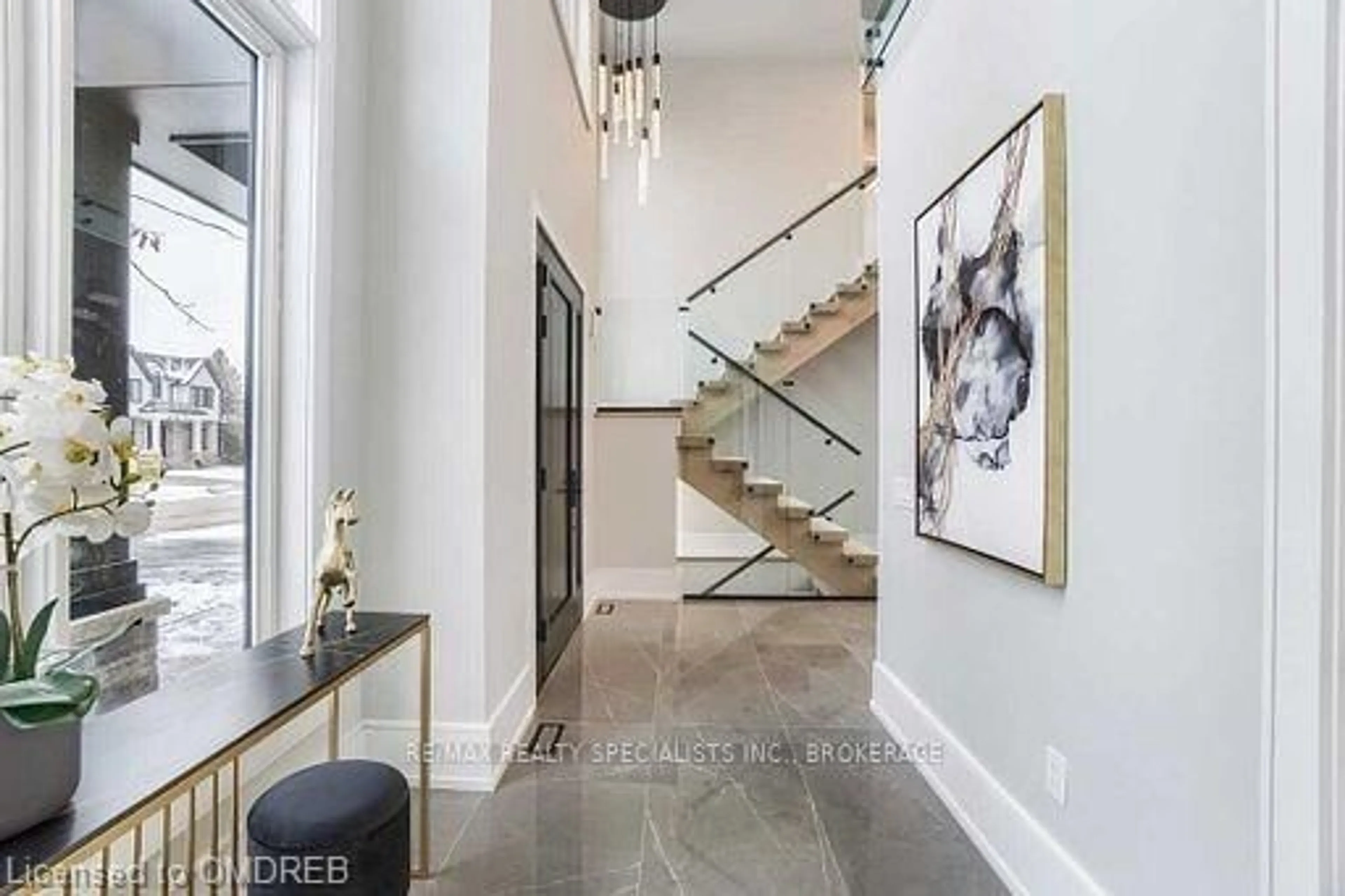 Indoor foyer, wood floors for 1404 Wren Ave, Oakville Ontario L6L 2V6