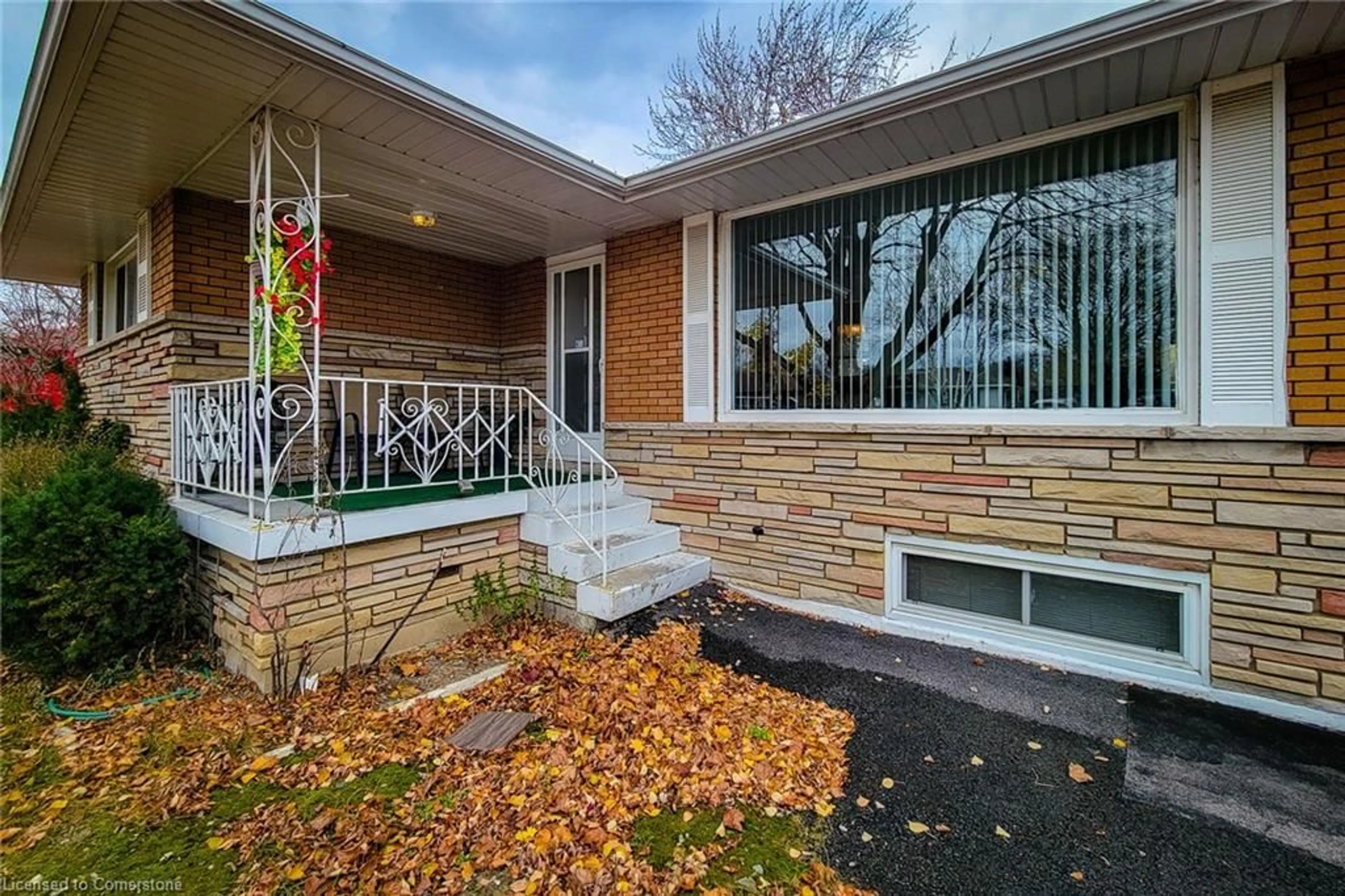 Home with brick exterior material for 160 Bendamere Ave, Hamilton Ontario L9C 1N5