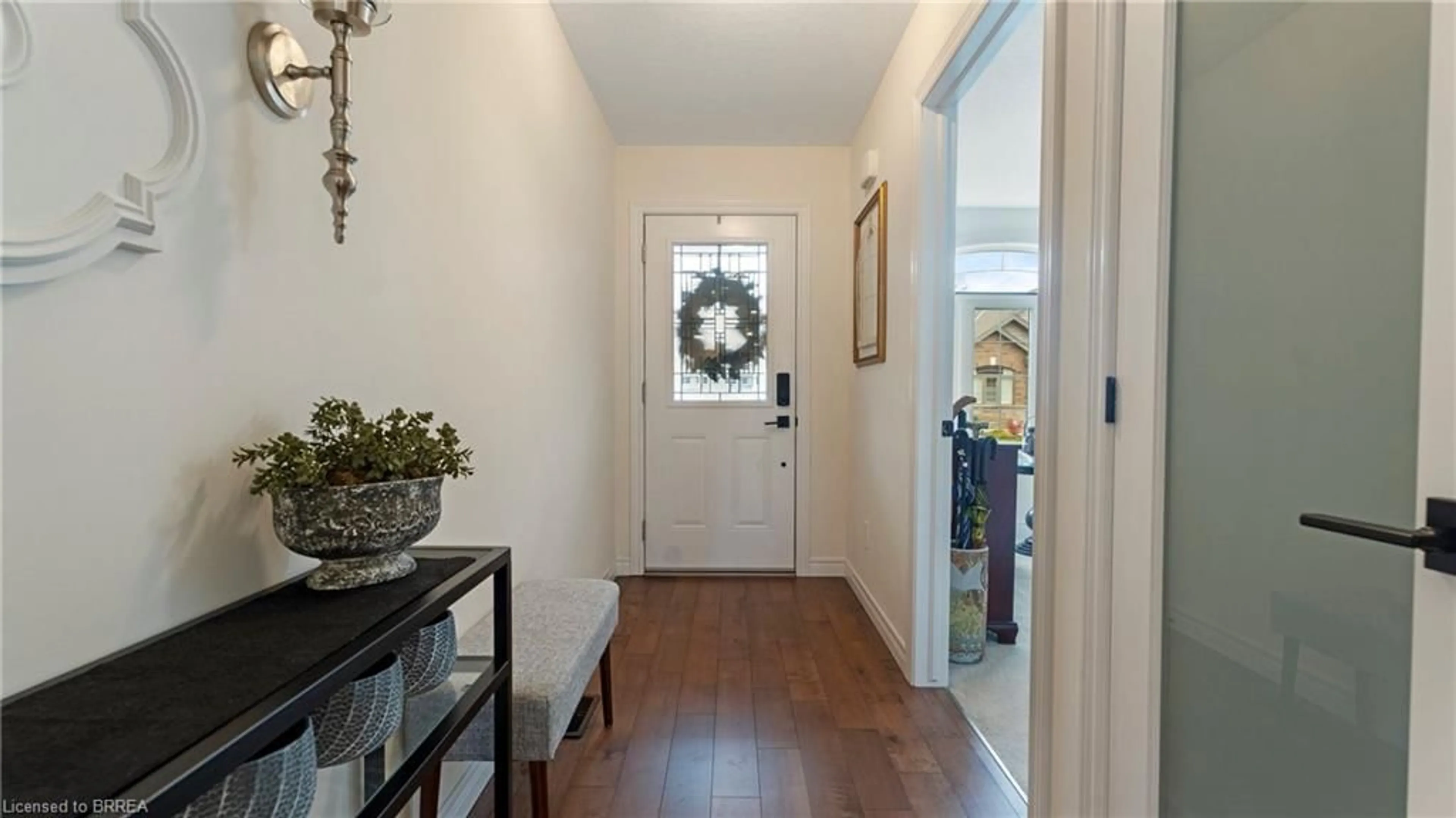 Indoor entryway for 29 Schuyler St #38, Paris Ontario N3L 0J2